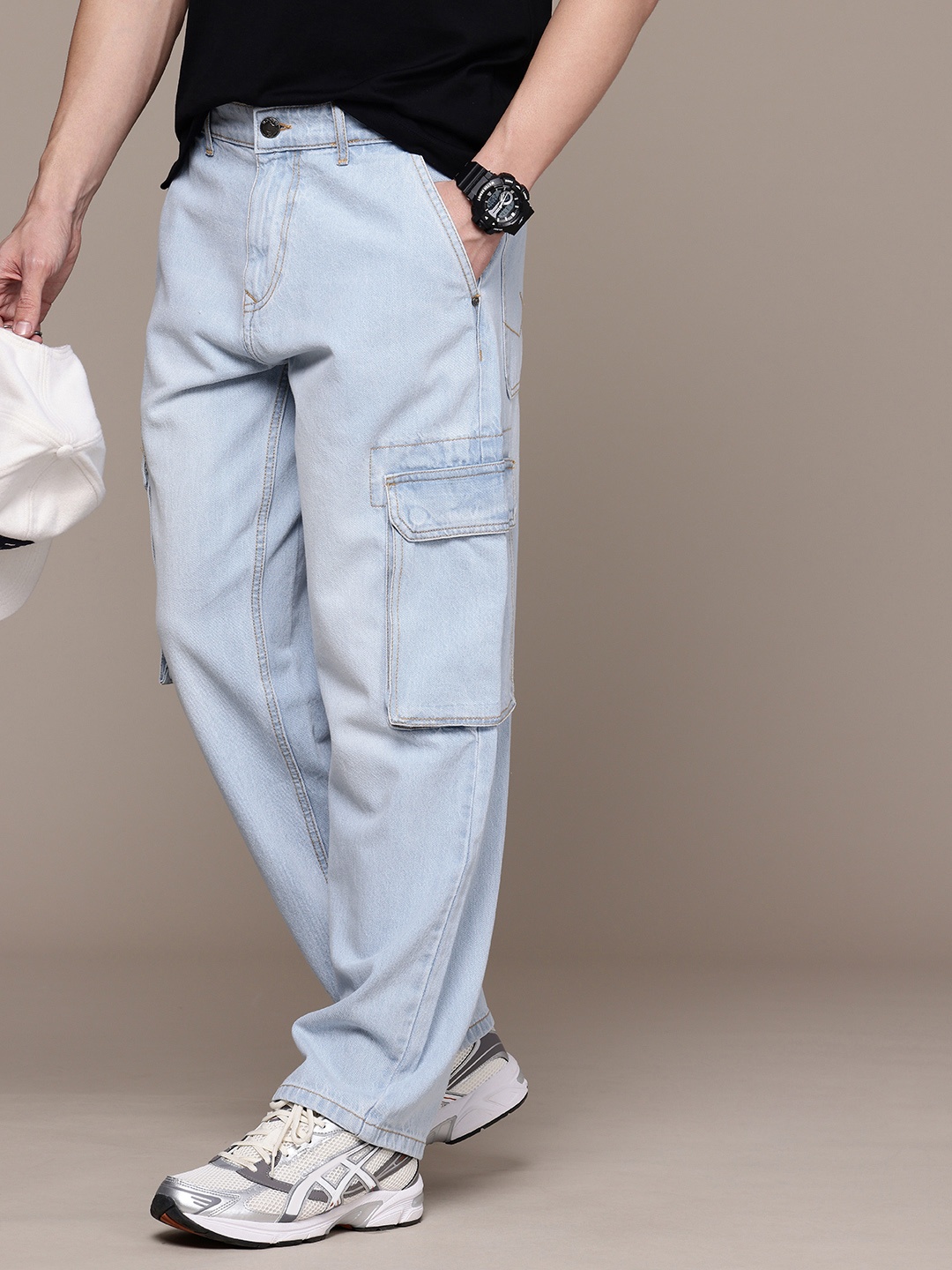 

WROGN Men Loose Cargo Fit Pure Cotton Light Fade Jeans, Blue