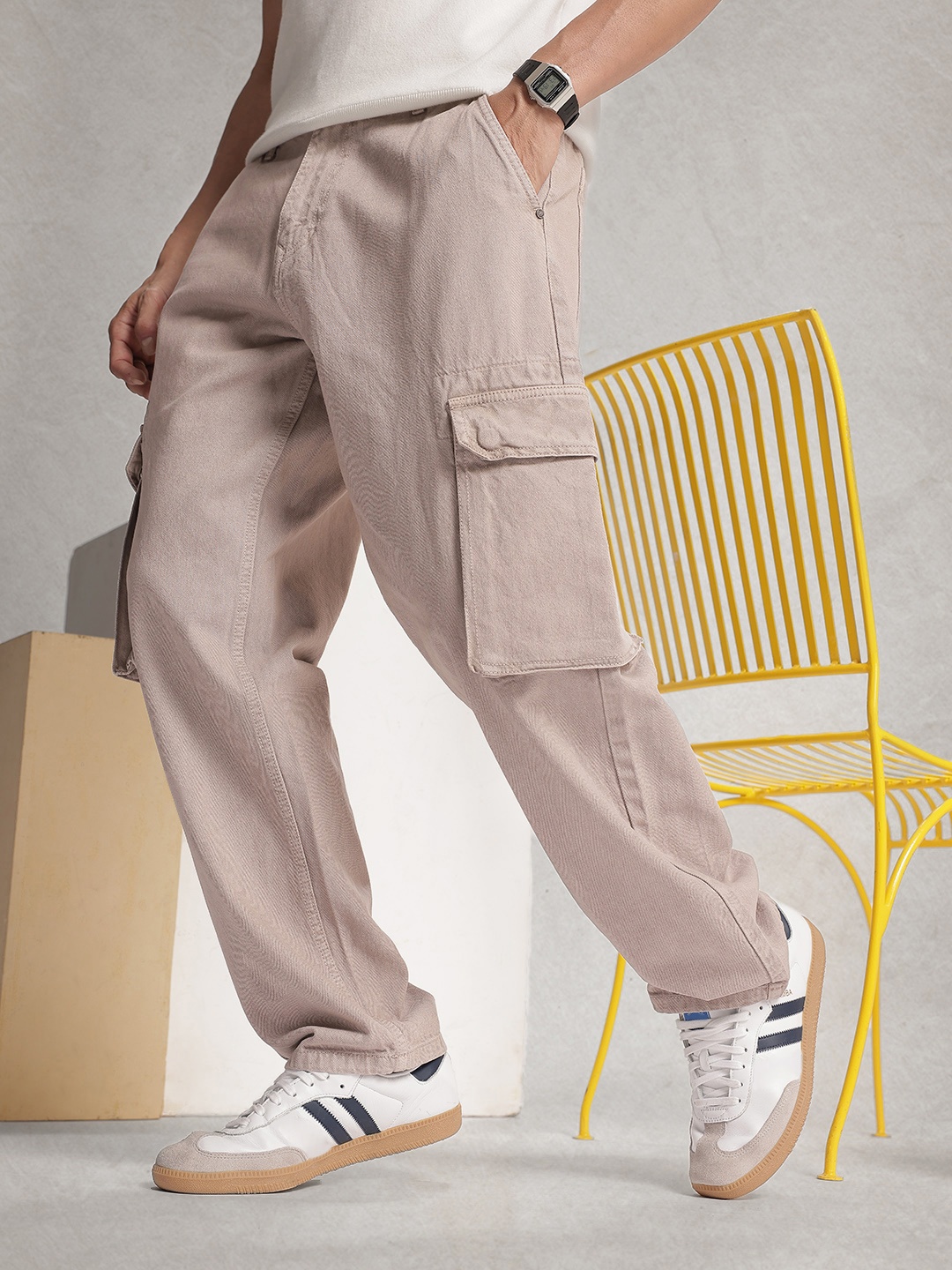 

WROGN Men Pure Cotton Loose Fit Cargo Jeans, Beige