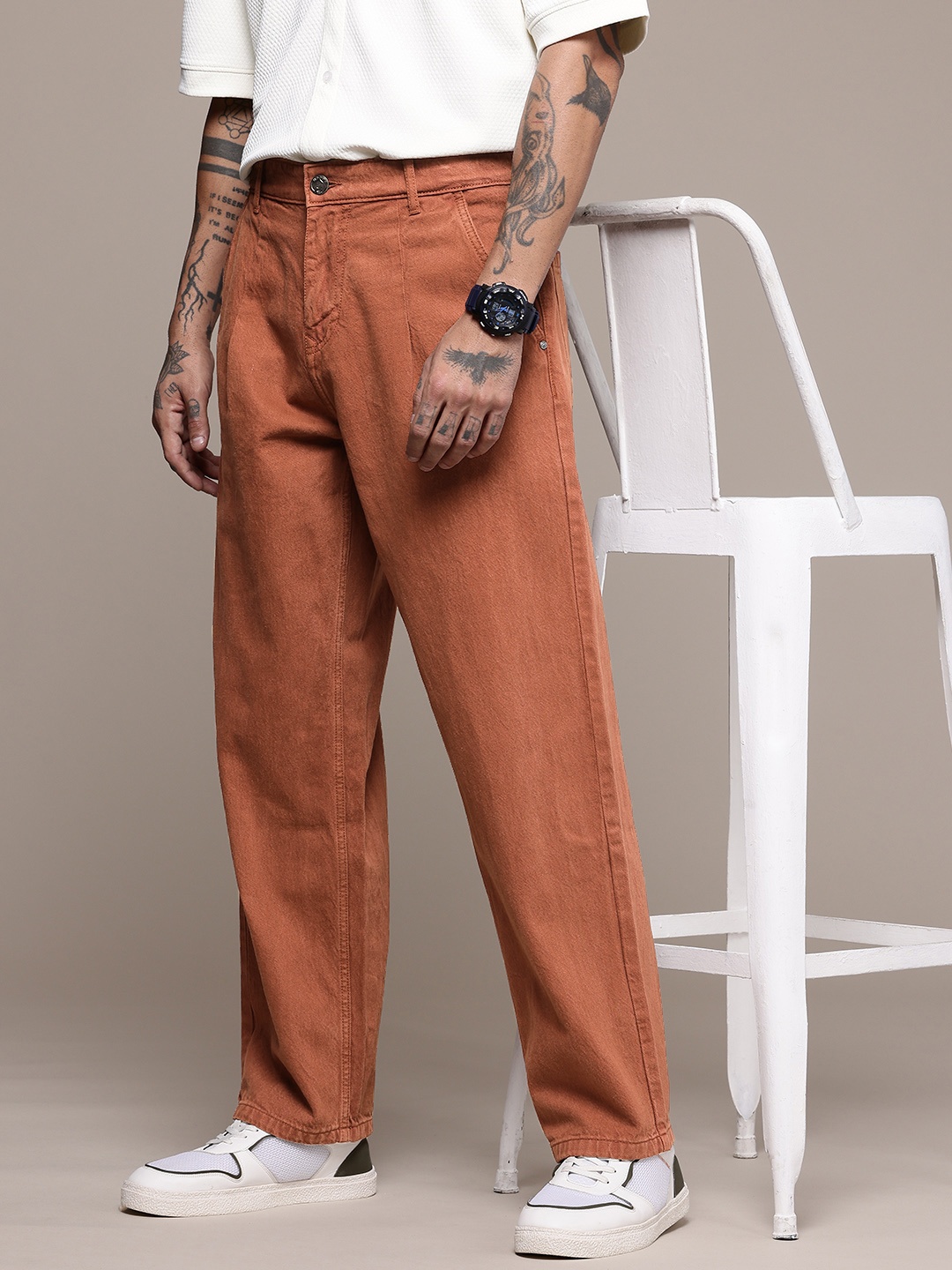 

WROGN Men Pure Cotton Loose Fit Pleated Jeans, Rust