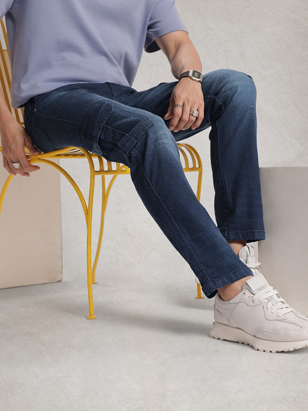 

WROGN Men Relaxed Fit Light Fade Stretchable Cargo Jeans, Blue