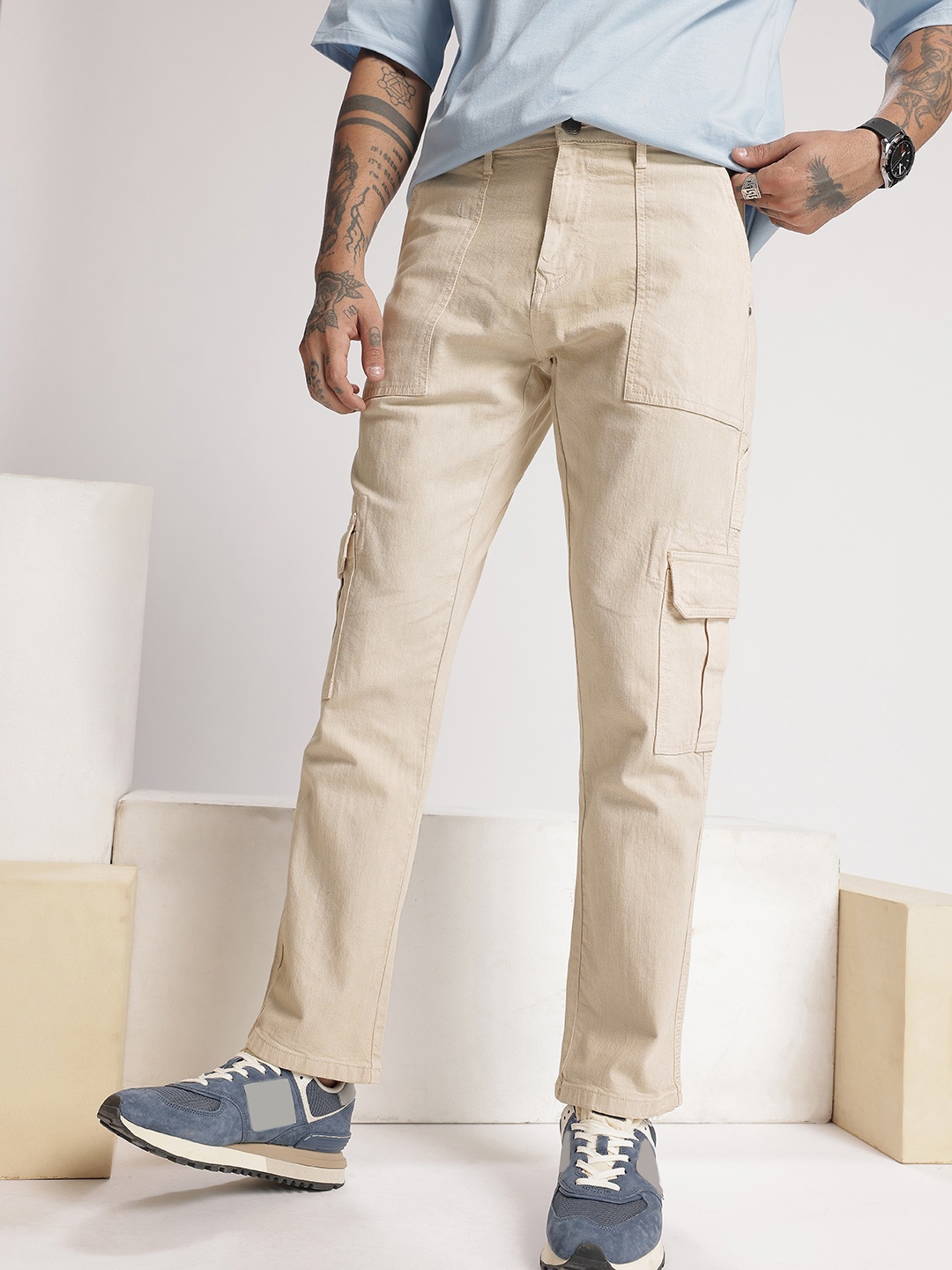 

WROGN Men Relaxed Cargo Style Stretchable Jeans, Beige