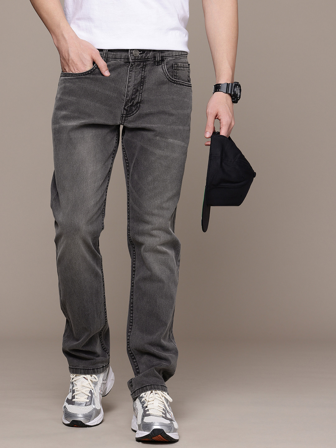 

WROGN Men Straight Fit Light Fade Stretchable Jeans, Grey