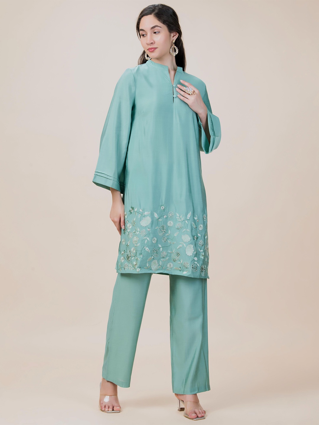 

BARARA ETHNIC Floral Embroidered Mandarin Collar Straight Kurta With Palazzos, Green