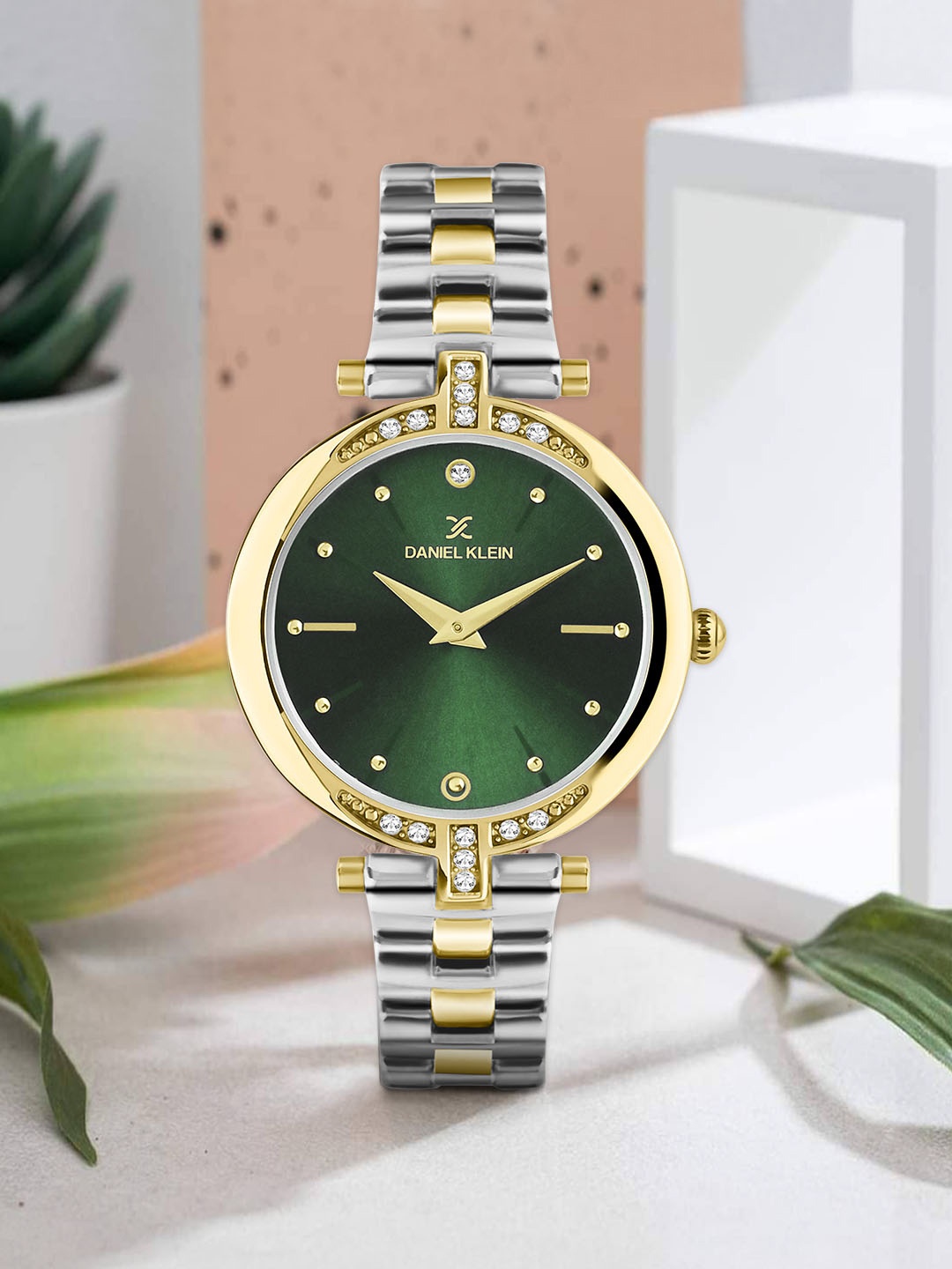 

Daniel Klein Women Embellished Dial & Bracelet Style Straps Analogue Watch DK.1.12320-8, Green