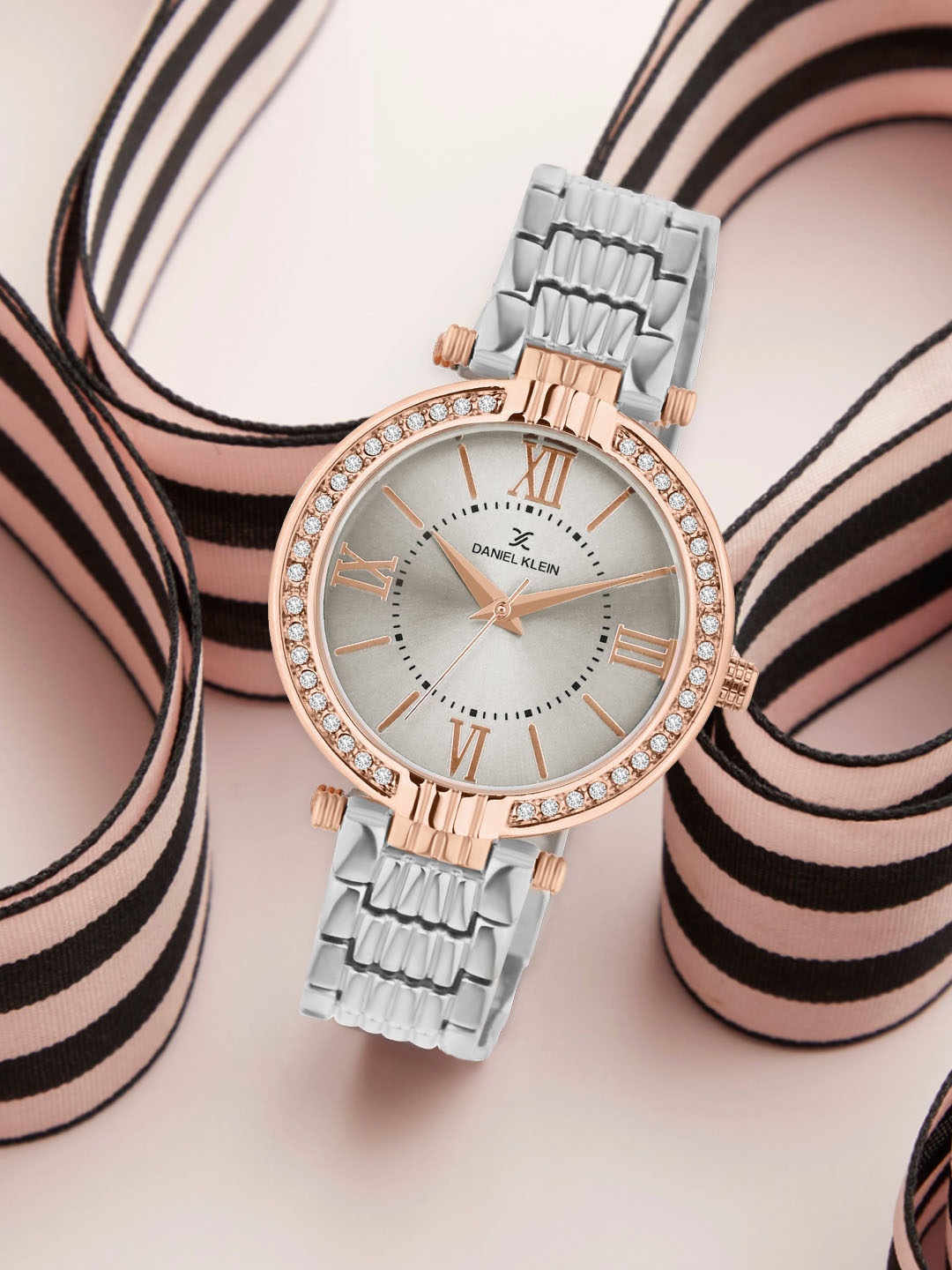 

Daniel Klein Women Dial & Straps Analogue Watch DK11138-8, Silver