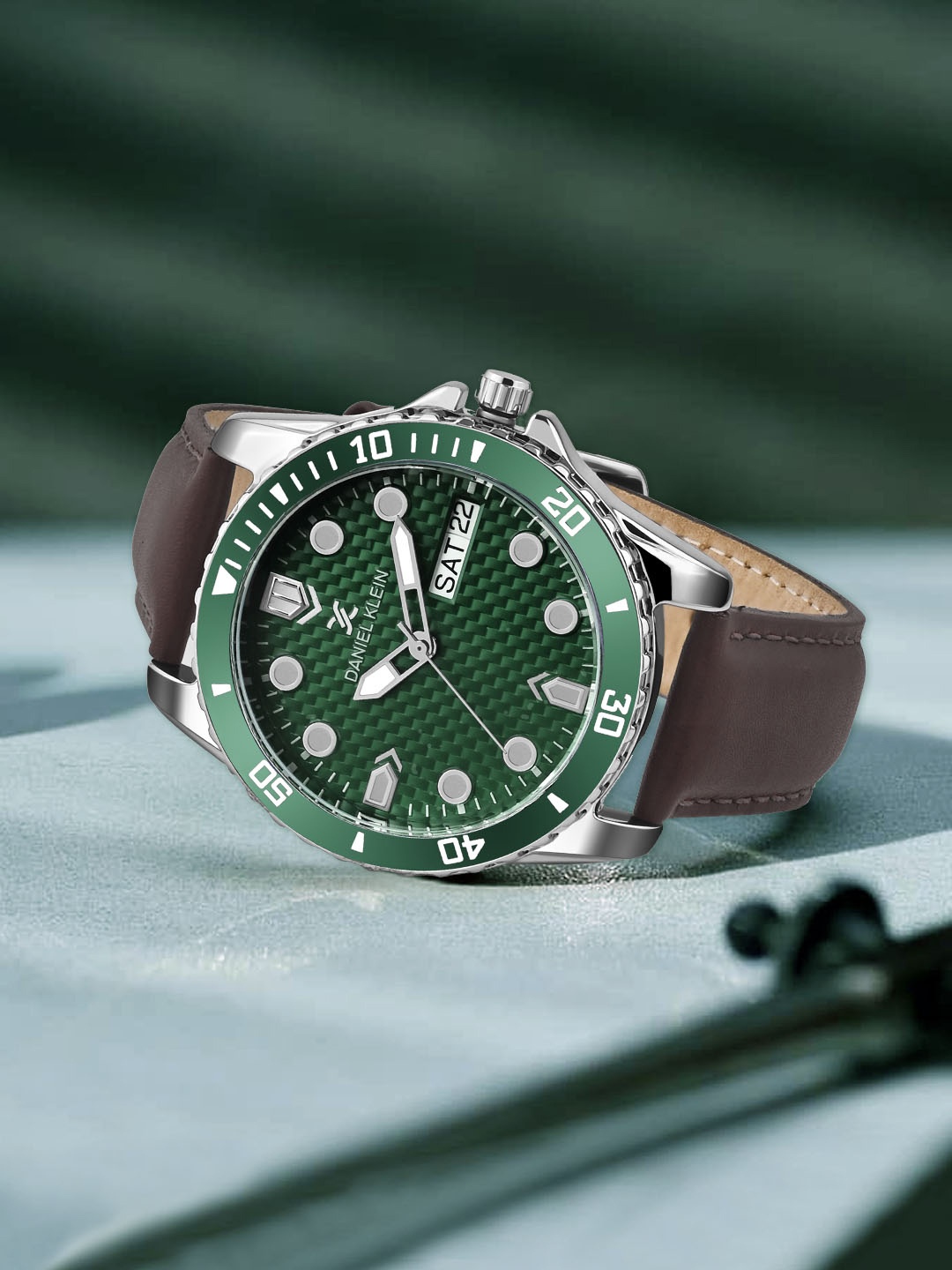 

Daniel Klein Men Dial & Leather Straps Analogue Watch DK.1.14096-2, Green