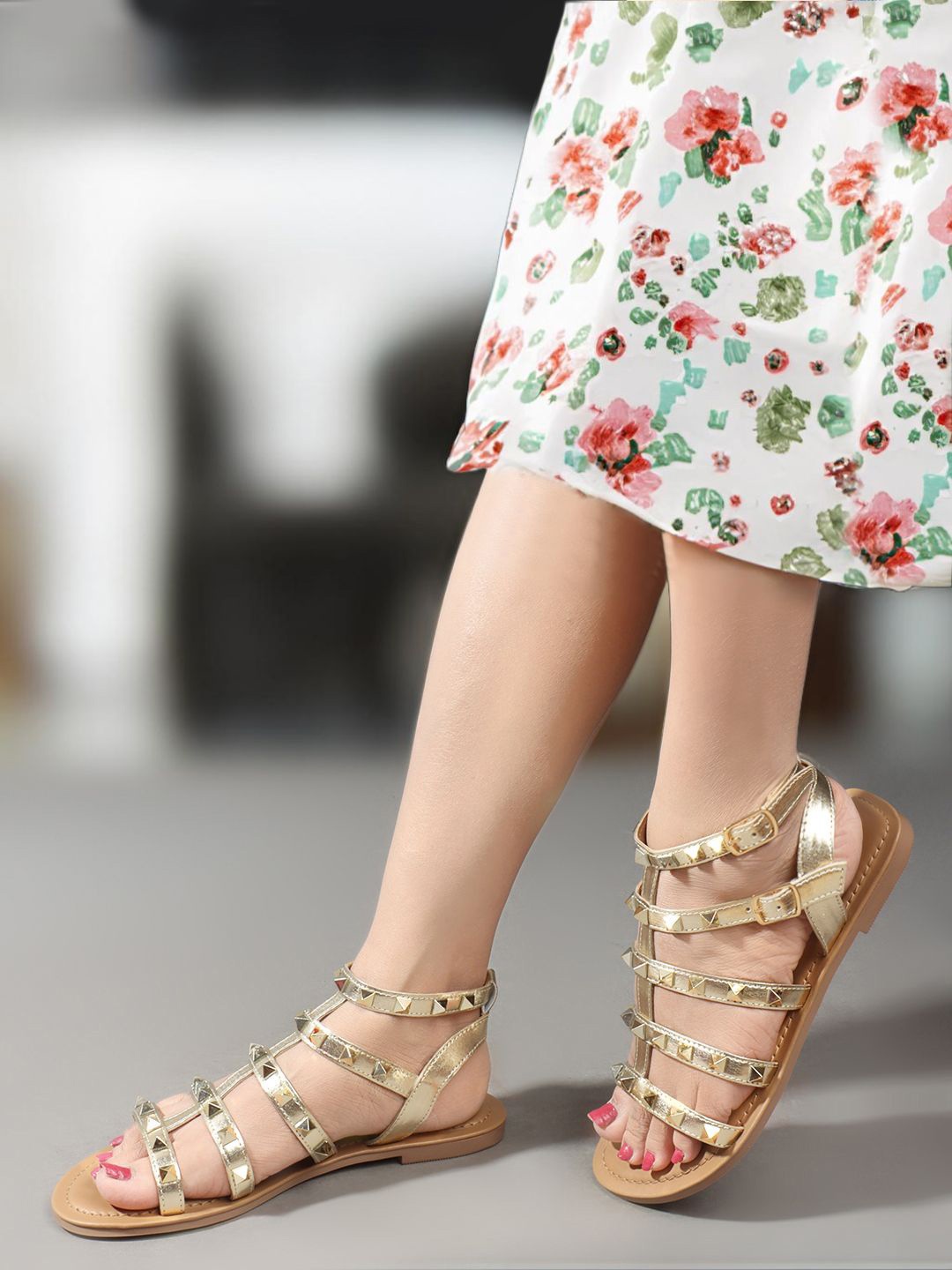 

Carlton London Women Embellished Open Toe Flats, Gold