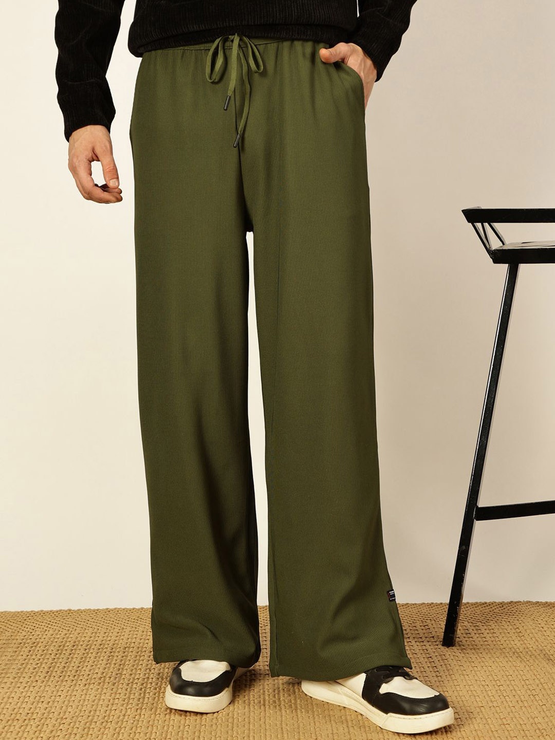 

Thomas Scott Men Mid-Rise Loose Fit Parallel Trousers, Green