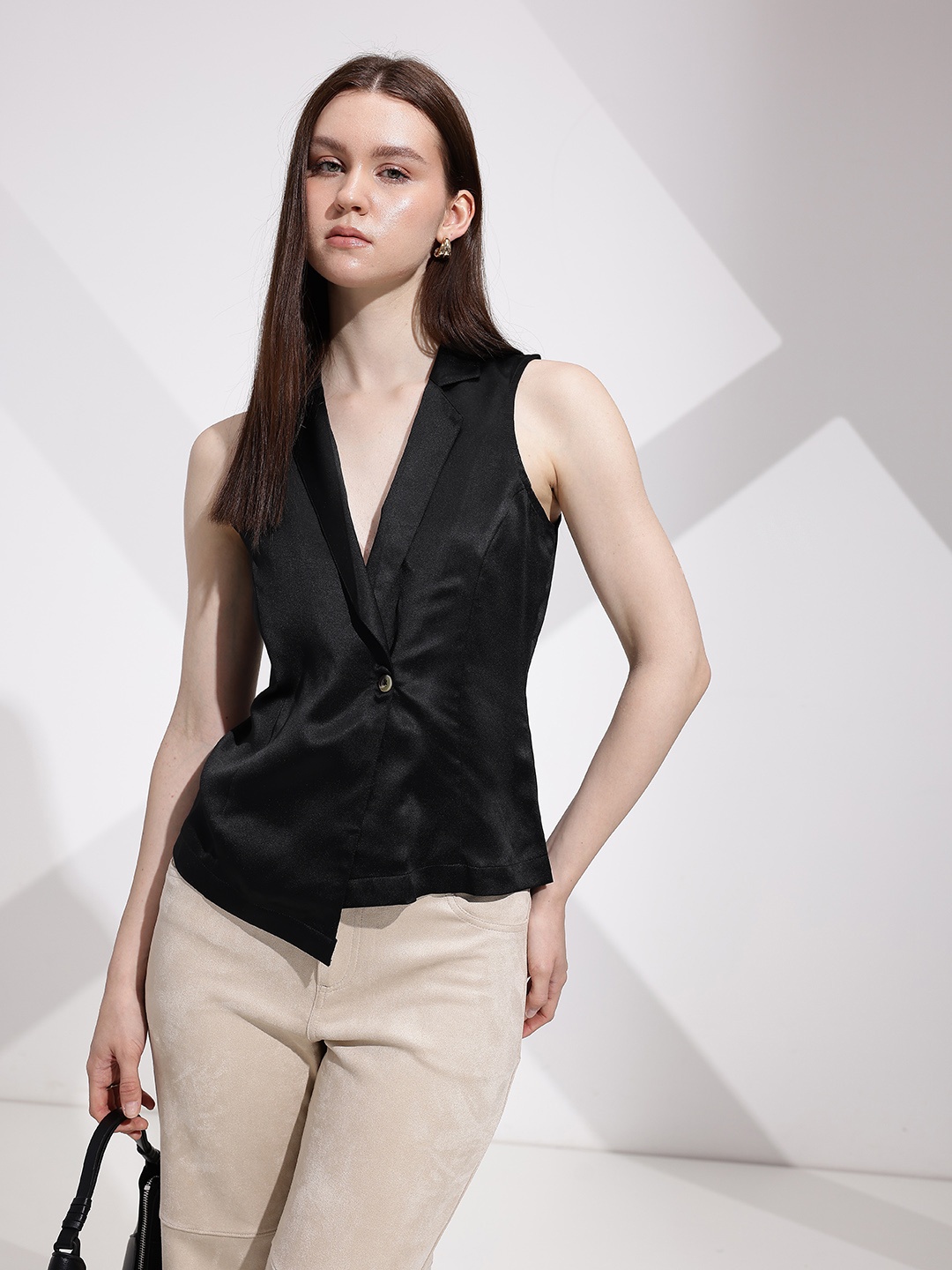 

her by invictus Lapel Collar Sleeveless Top, Black