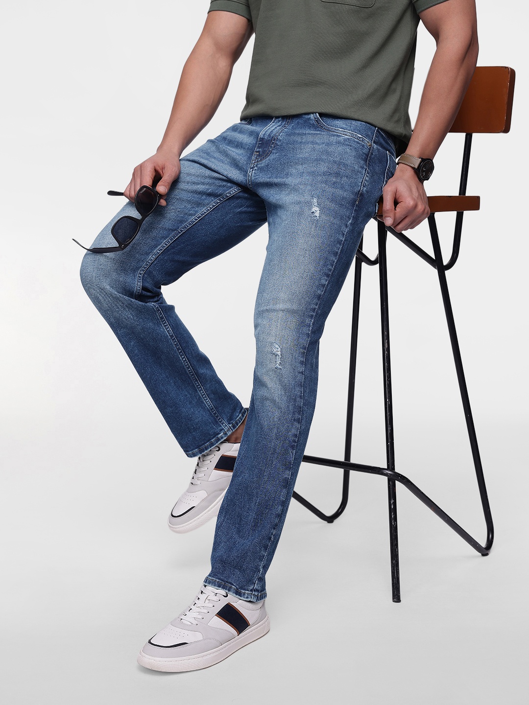 

French Connection Men Regular Fit Low Distress Light Fade Stretchable Jeans, Blue