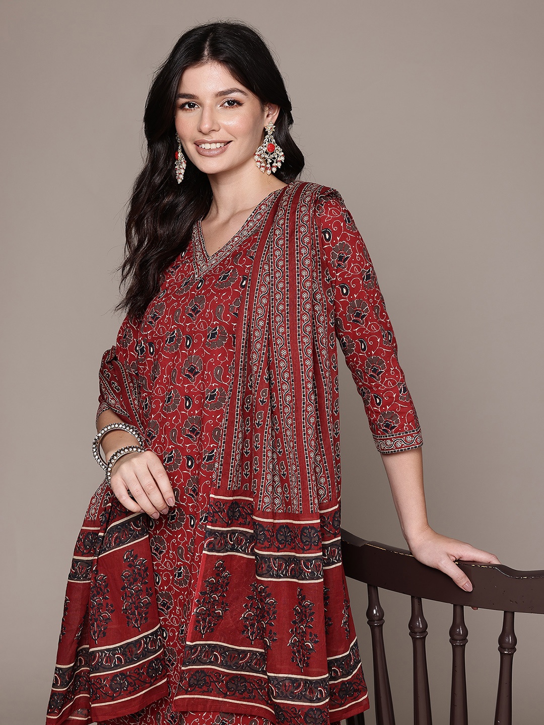 

Readiprint Fashions Floral Printed Sequinned Pure Cotton Kurta With Trousers & Dupatta, Maroon