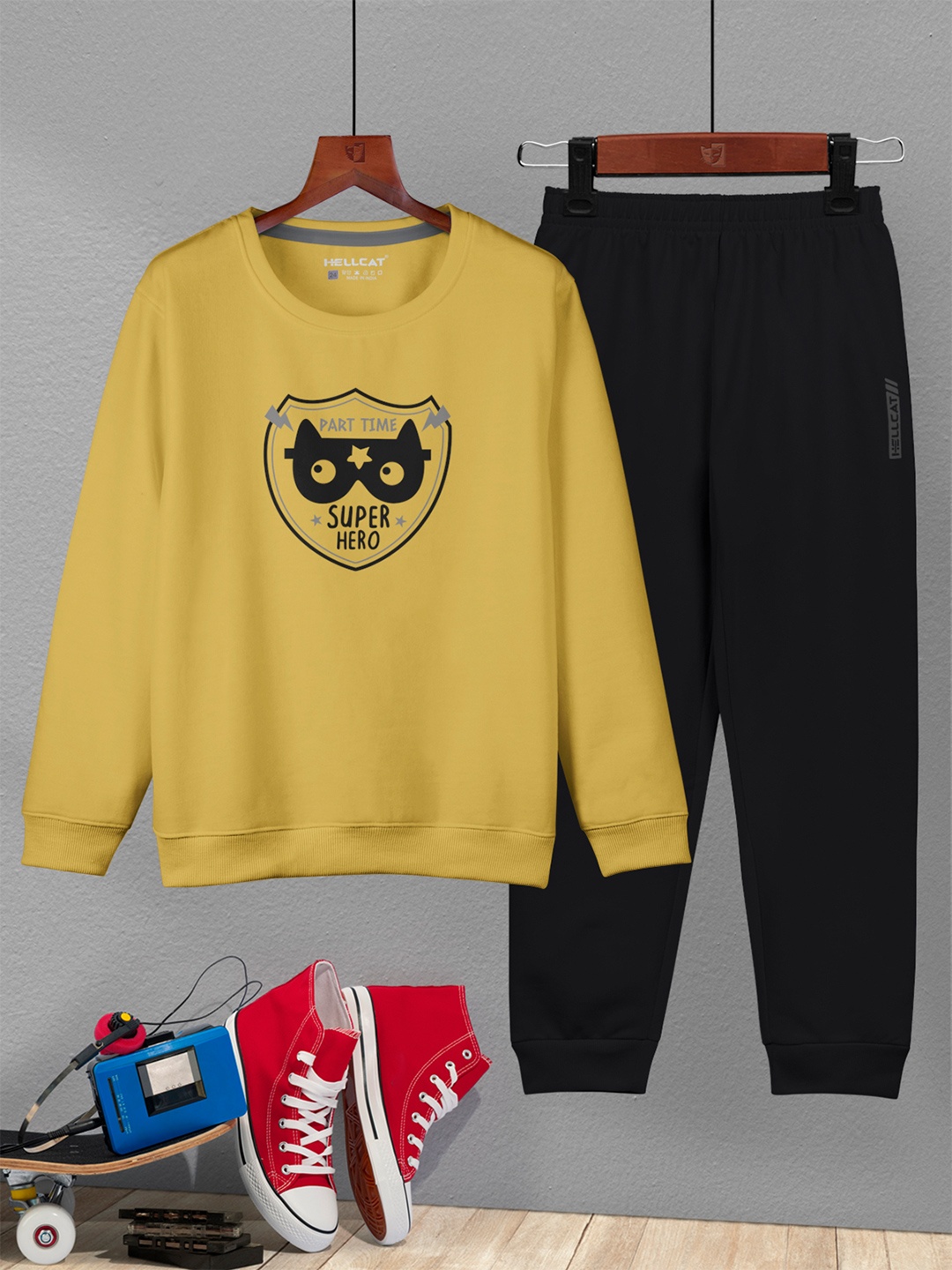 

HELLCAT Boys Printed Hooded T-shirt With Jogger, Yellow