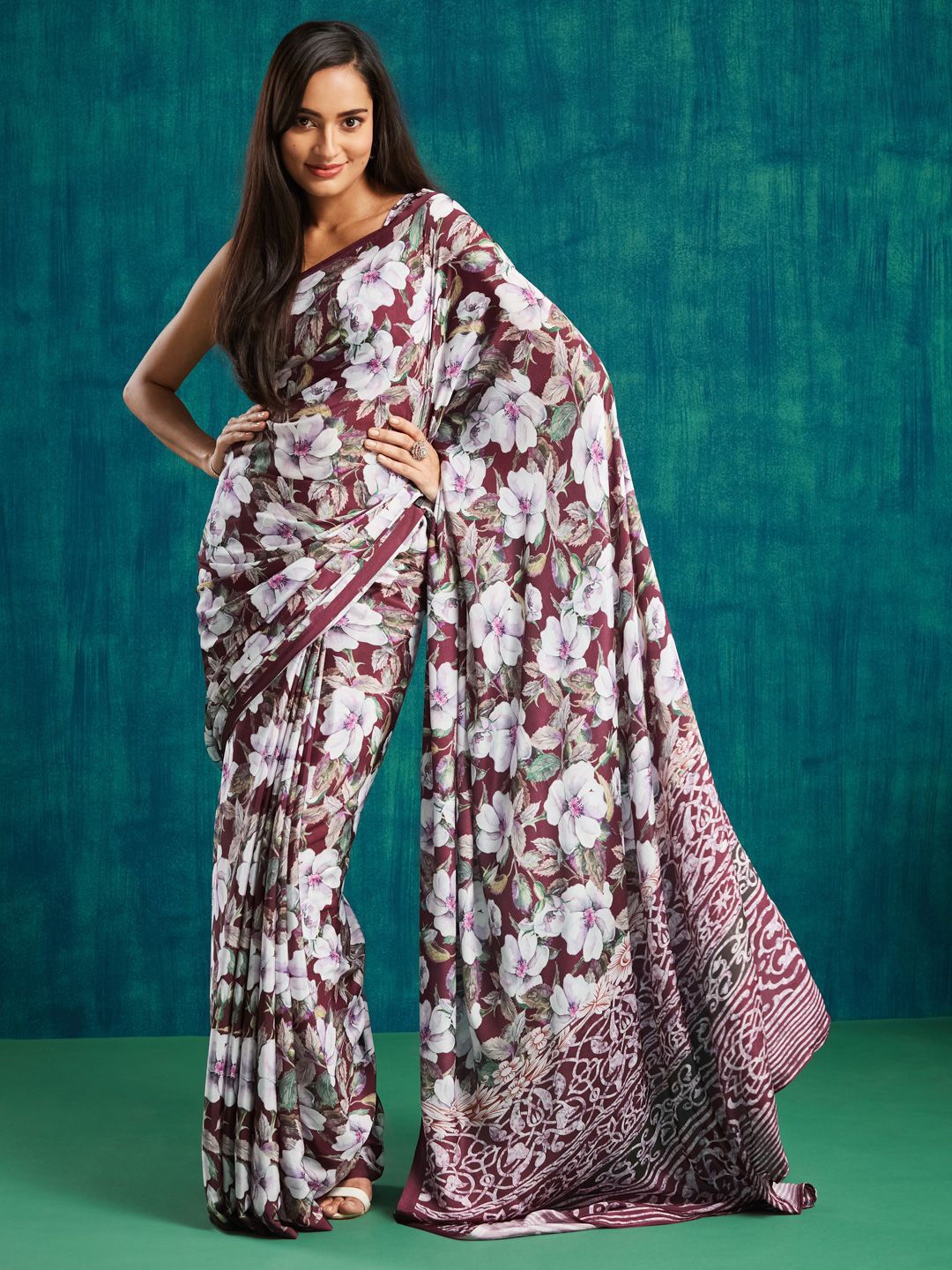 

RACHNA Floral Printed Saree With Blouse Piece, Maroon