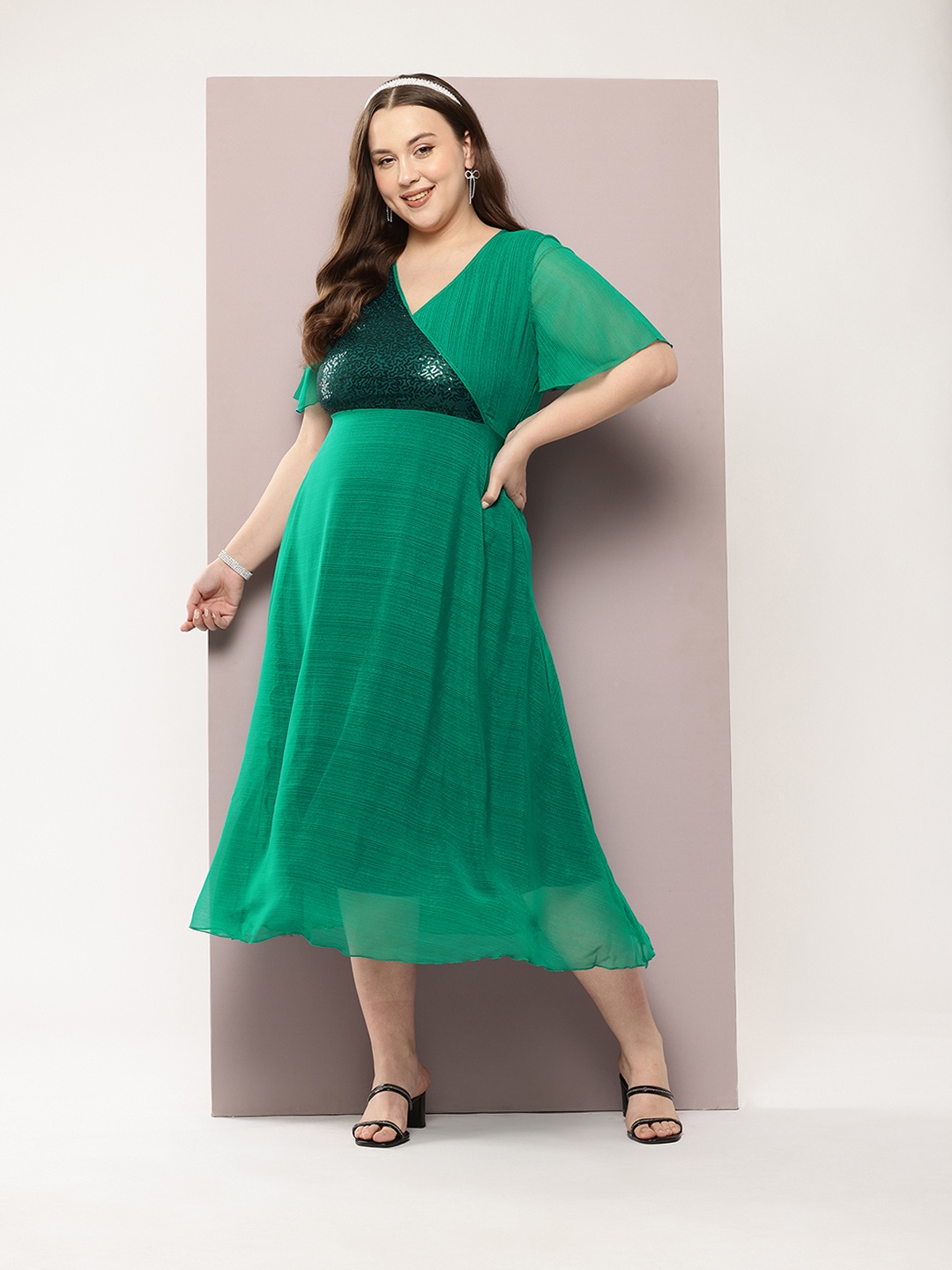 

Qurvii+ Plus Size Flared Sleeve Georgette Fit & Flare Midi Dress With Sequined Detail, Green
