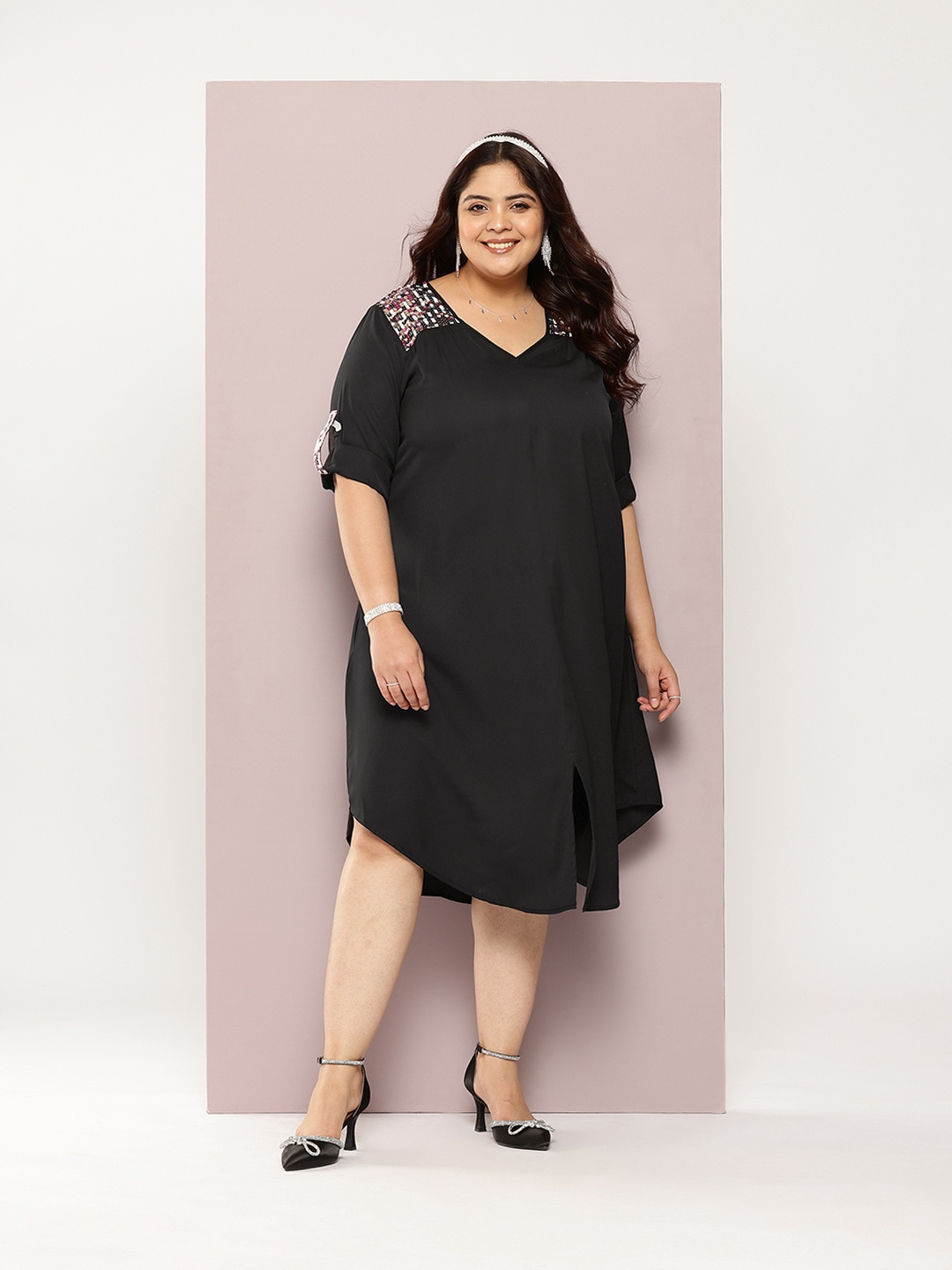 

Qurvii+ Plus Size Roll-Up Sleeves A-Line Dress With Sequined Detail, Black