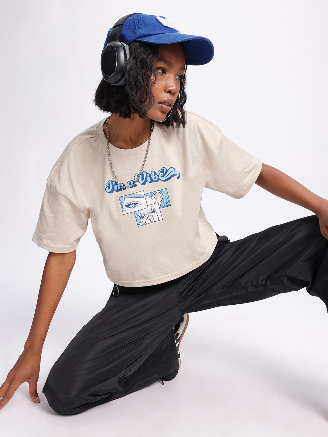 

glitchez Street Text Printed Drop-Shoulder Sleeves Crop Boxy T-shirt, Beige