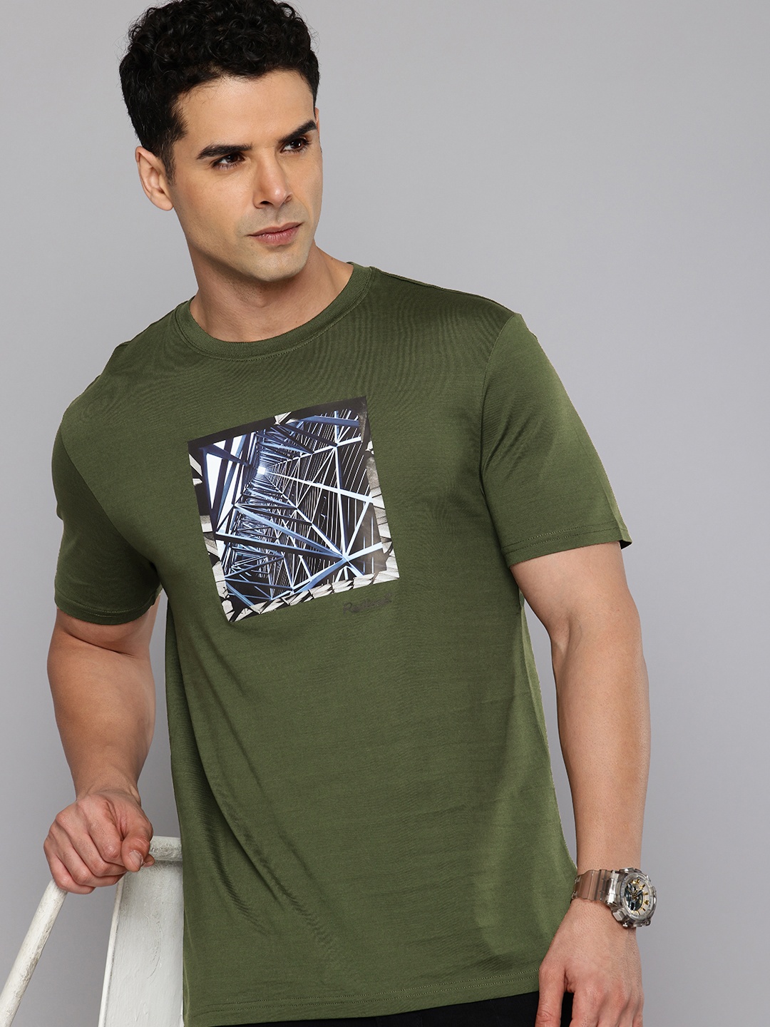 

Levis Pure Cotton Graphic Printed Slim Fit T-shirt, Olive