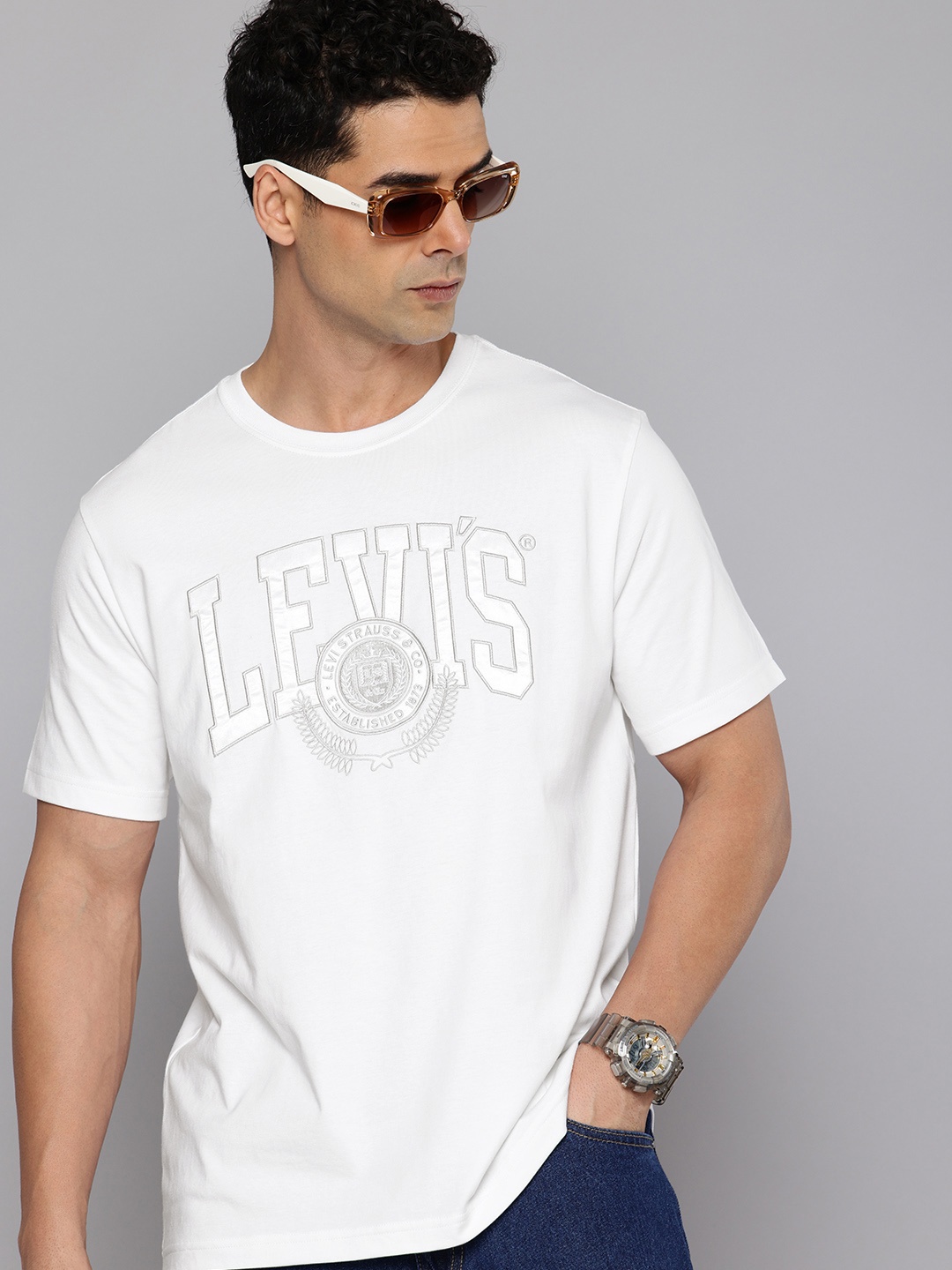 

Levis Pure Cotton Brand Logo Embroidered T-shirt, White