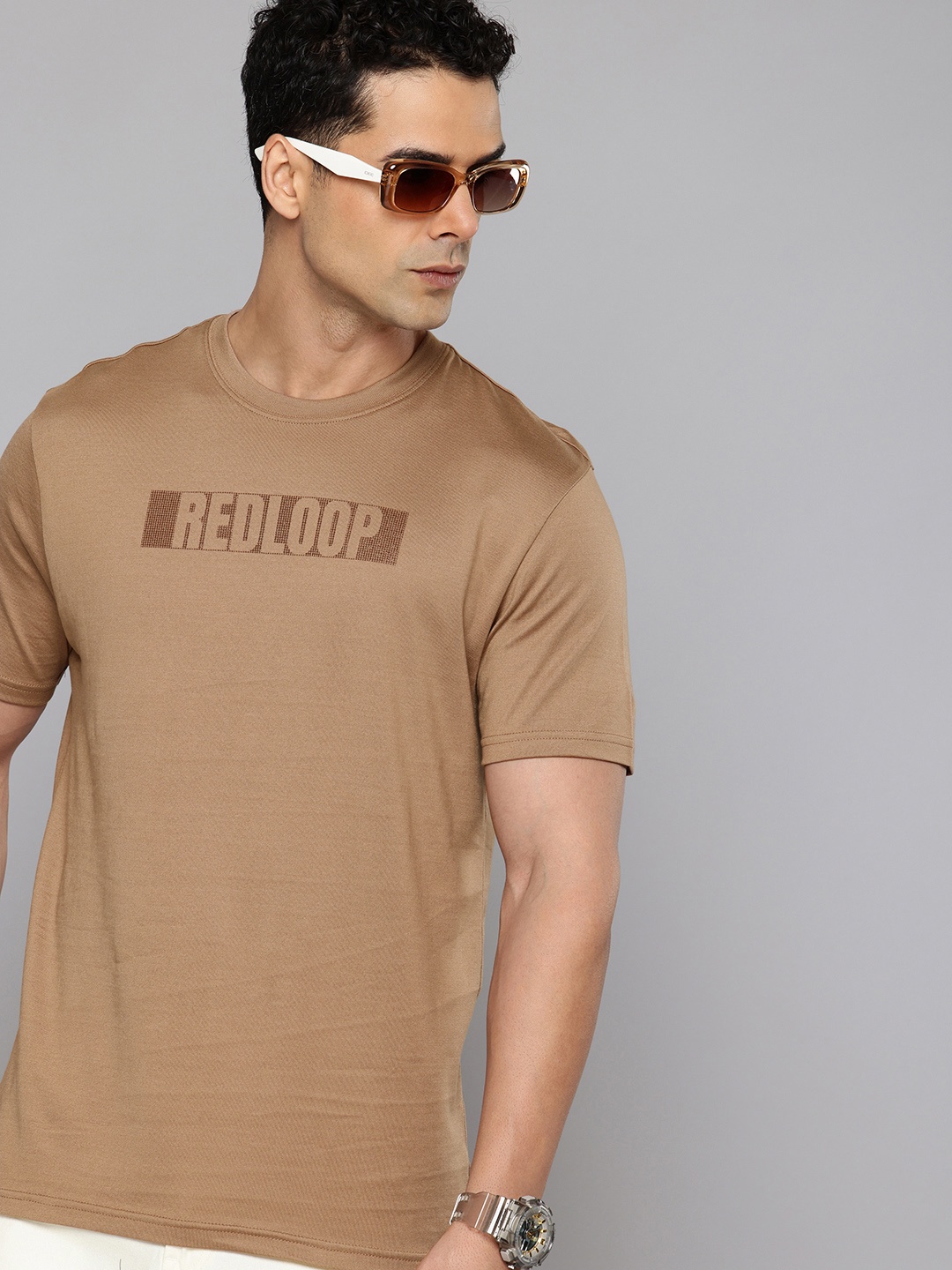 

Levis Typography Printed Pure Cotton Slim Fit T-shirt, Brown