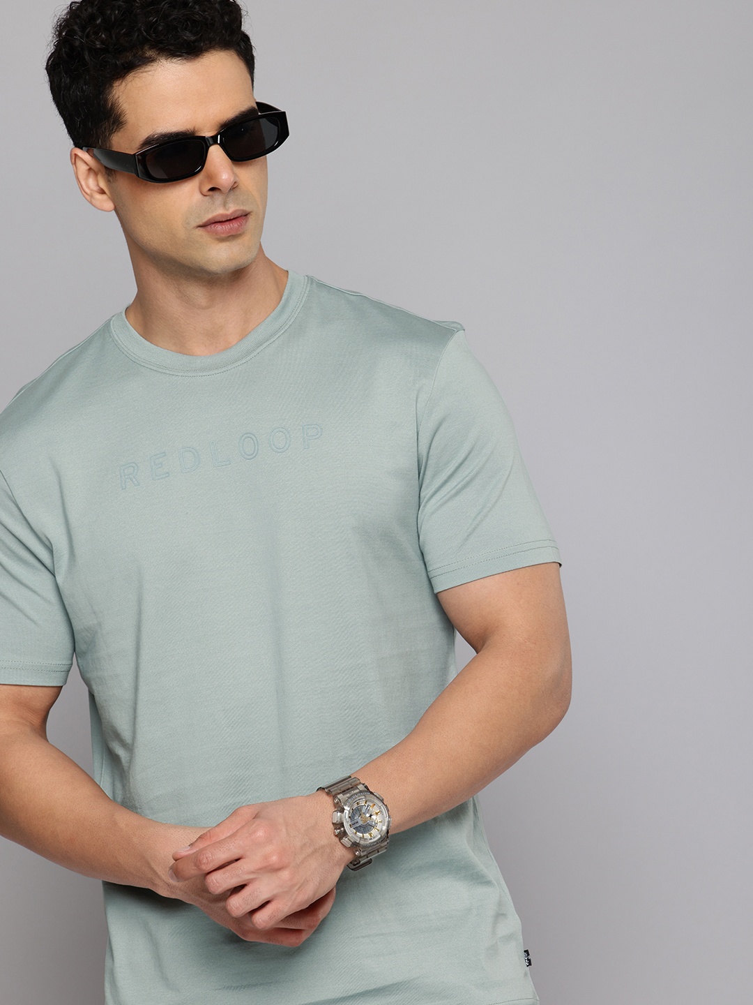 

Levis Pure Cotton Slim Fit T-shirt, Grey