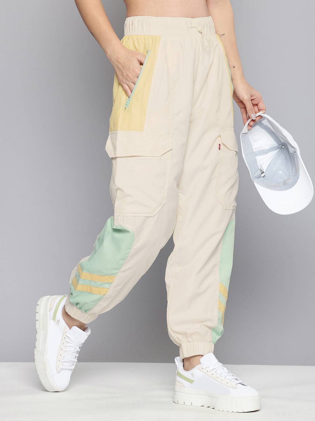 

Levis Women Colourblocked Relaxed Fit Joggers, Off white