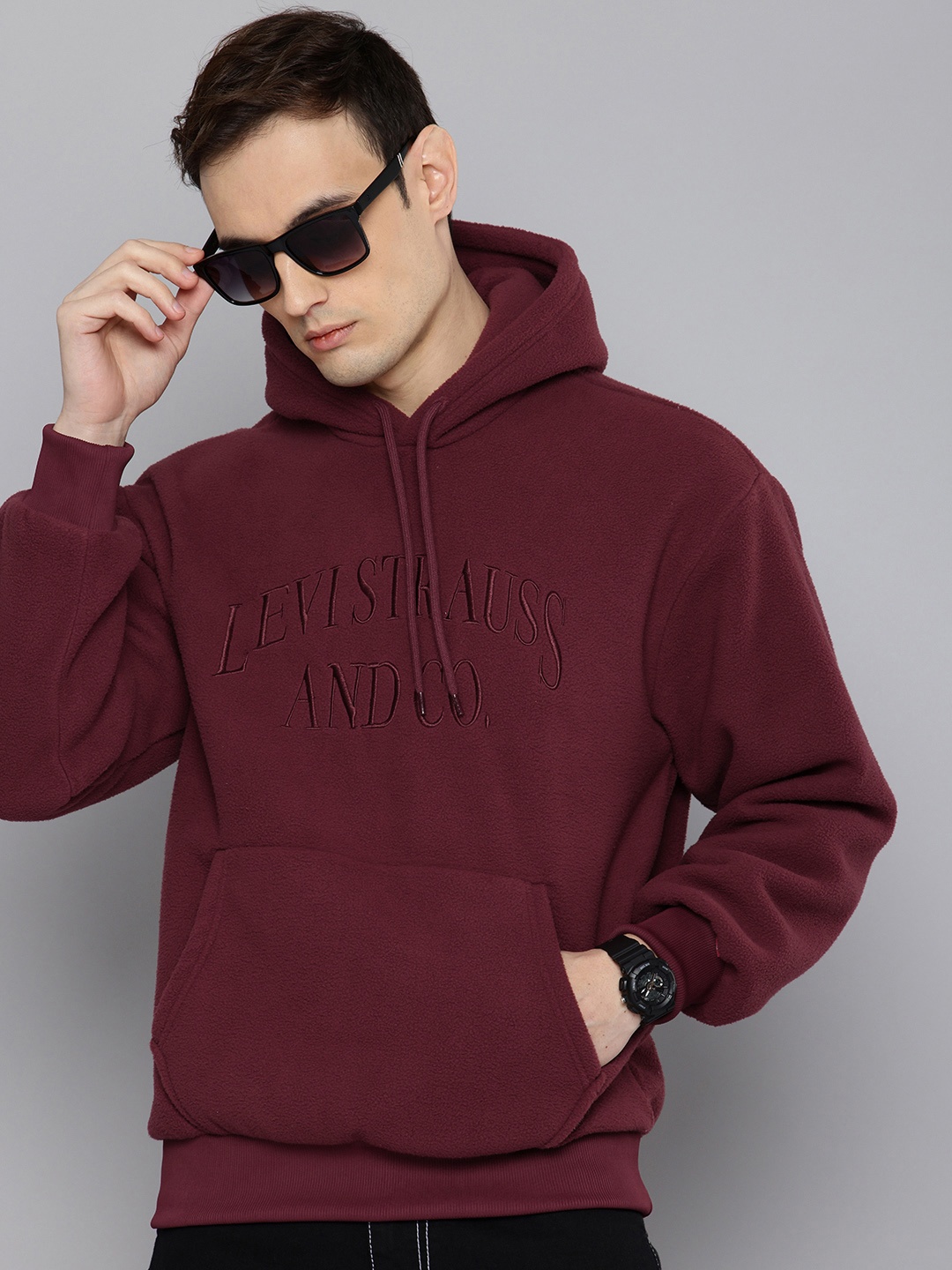 

Levis Brand Logo Embroidered Fuzzy Hooded Sweatshirt, Maroon
