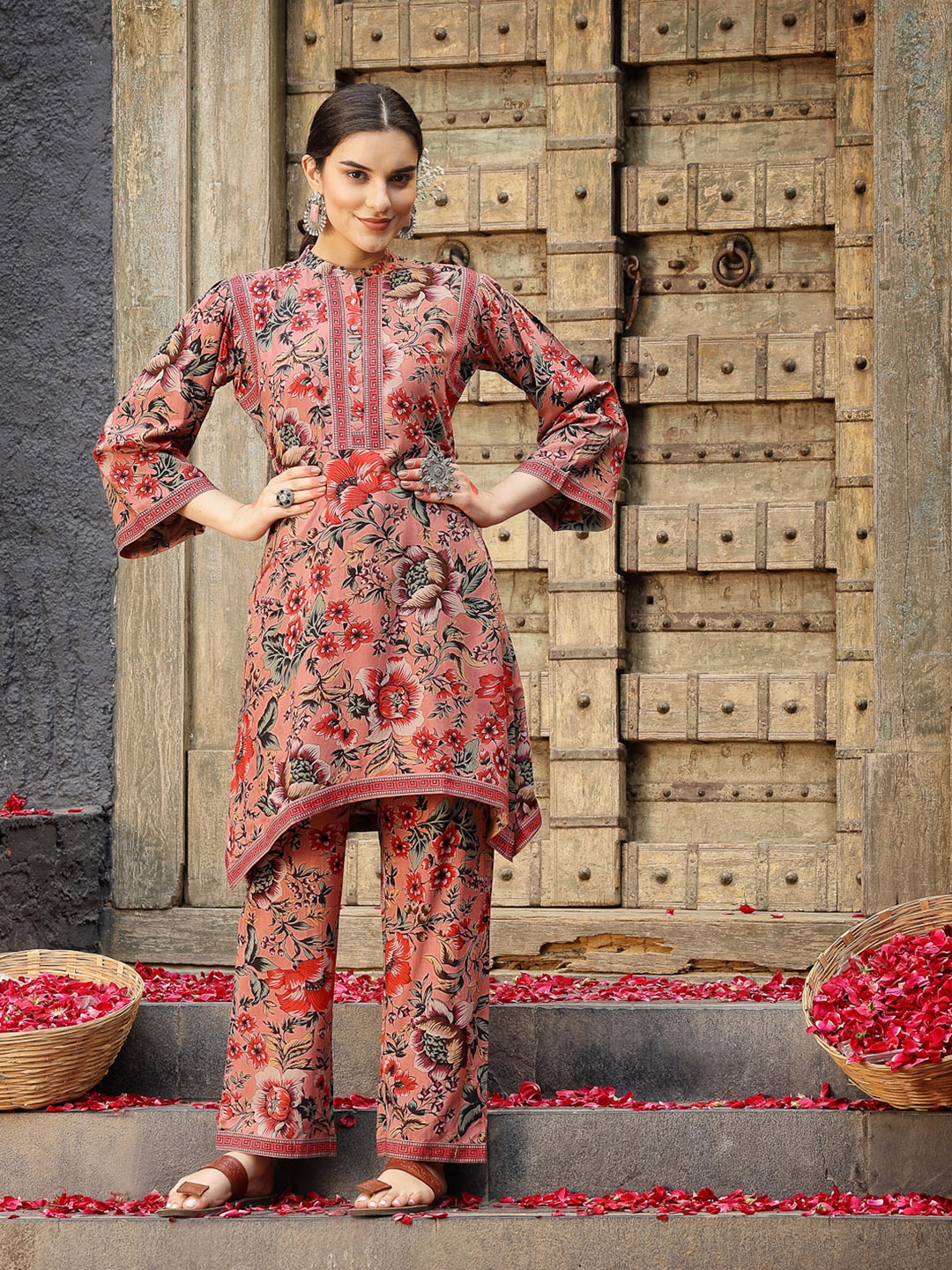 

Nayam By Lakshita Floral Printed Straight Kurta With Trousers, Pink