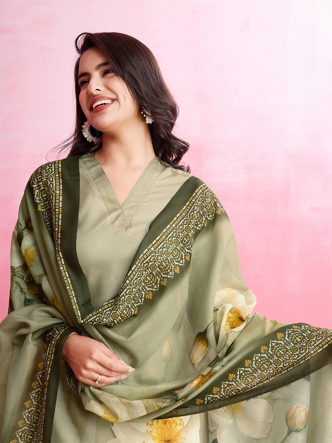 

MOJILAA Floral Printed Silk Crepe Straight Kurta With Trousers & Dupatta, Green
