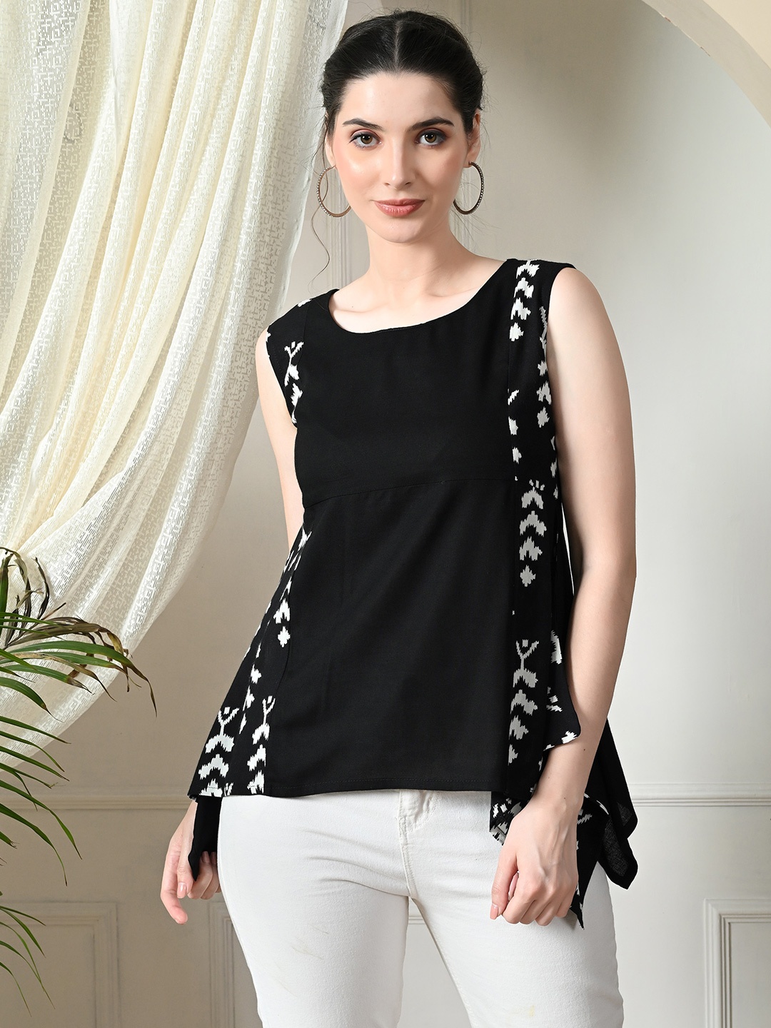 

TOP 30 Women Round Neck Sleeveless Top, Black