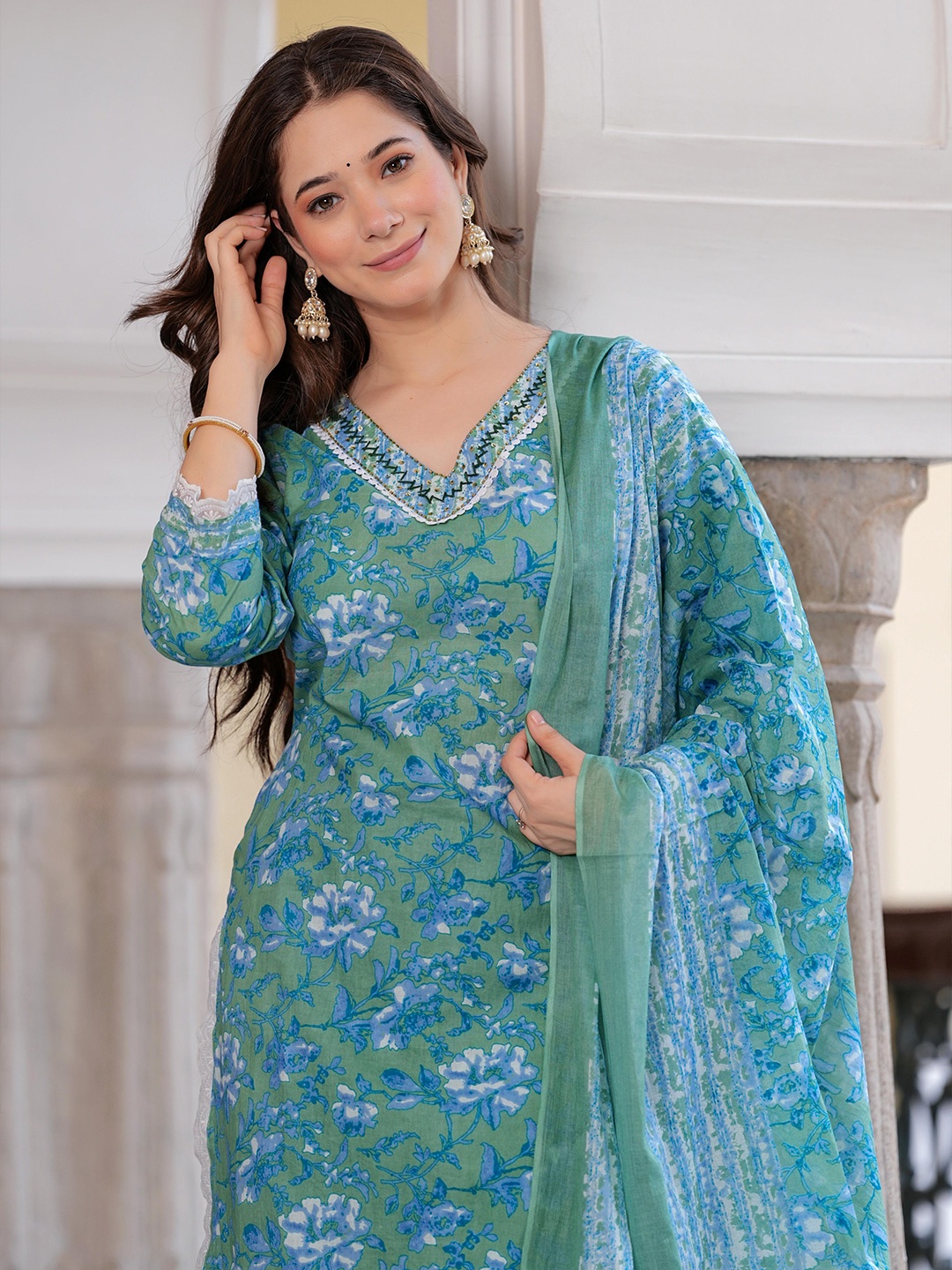 

DORIYA Floral Printed Thread Work Straight Kurta With Trousers & Dupatta, Blue