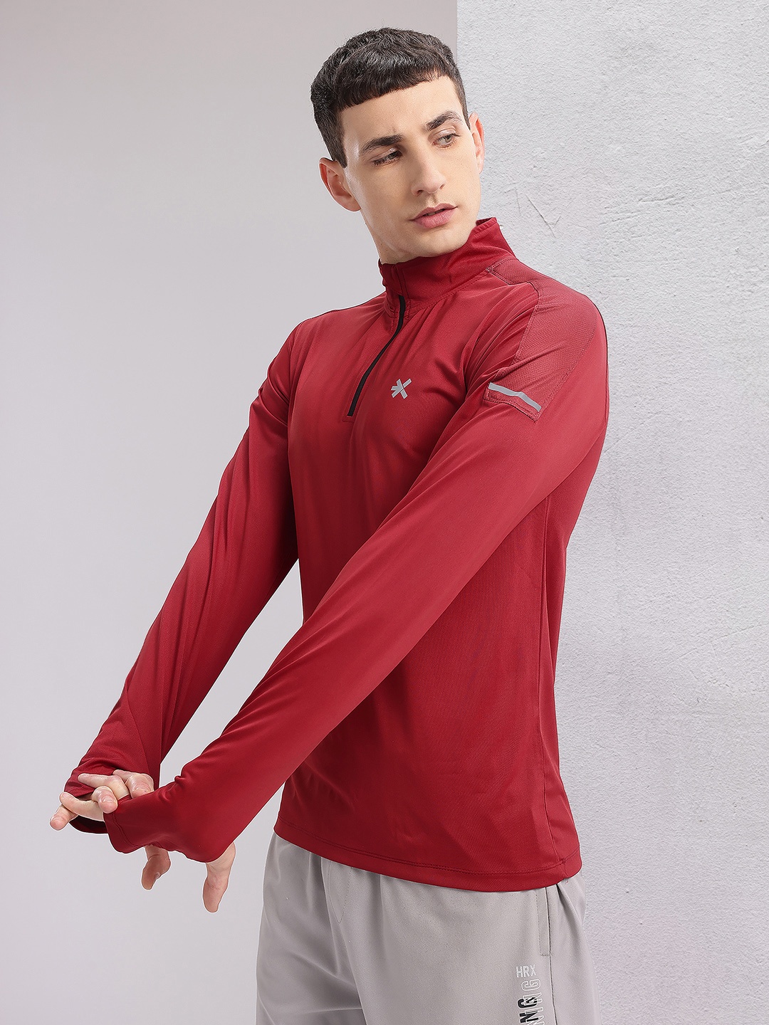

HRX by Hrithik Roshan Thumb Hole Sleeves Rapid-Dry Training T-shirt, Maroon