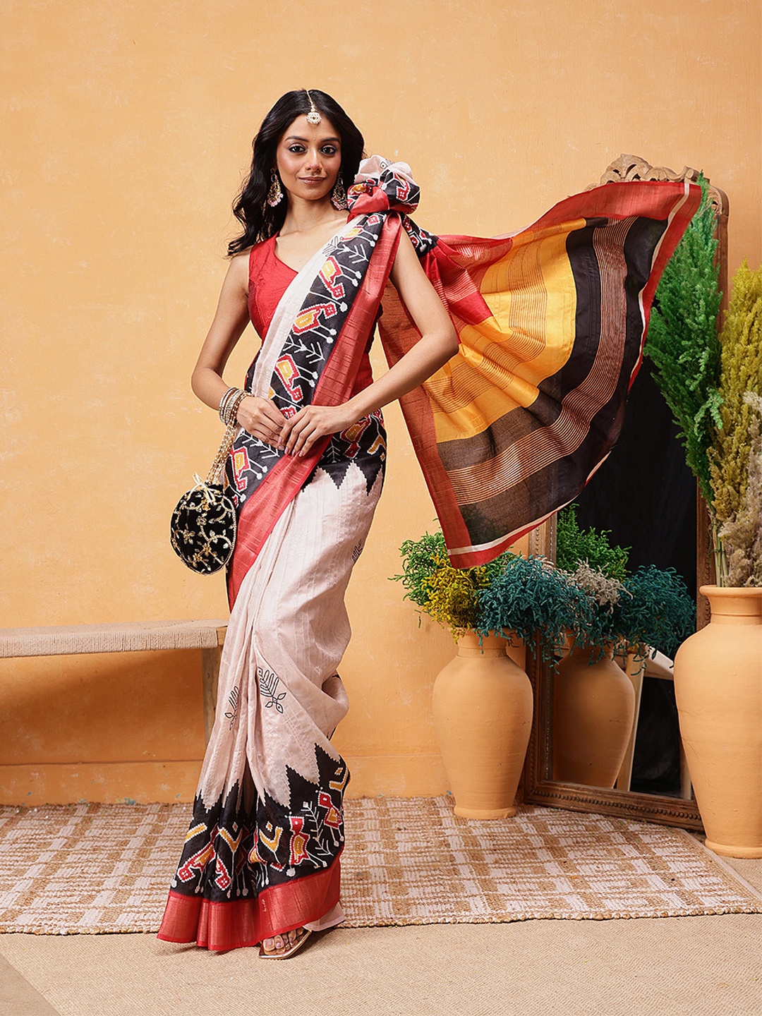 

Silk Land Floral Zari Ready to Wear Banarasi Saree, Beige