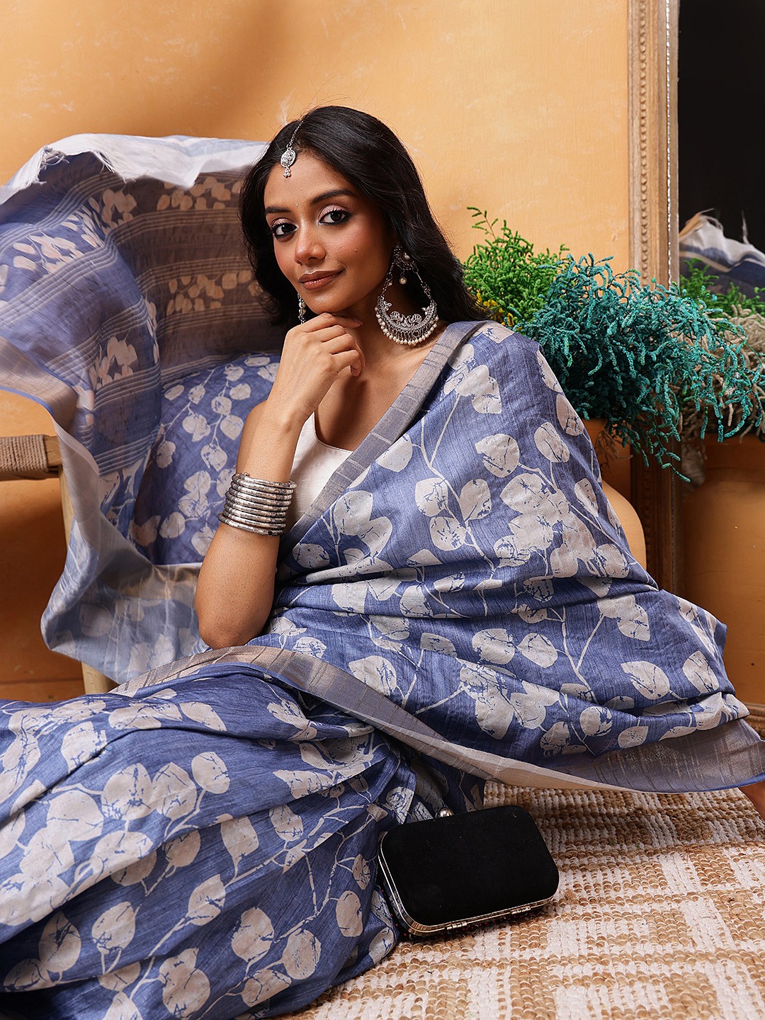 

Silk Land Floral Zari Ready to Wear Saree, Blue