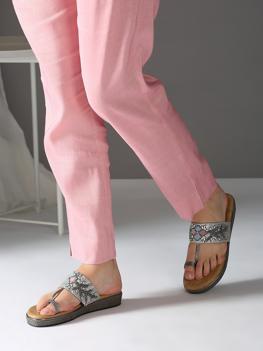 

Inc 5 Women Ethnic Embellished One Toe Flats, Grey