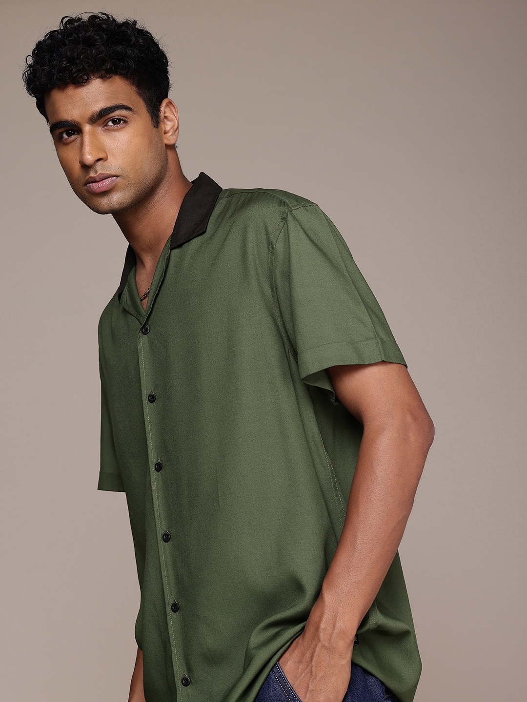

The Roadster Lifestyle Co. Premium Casual Shirt with Contrast Collar, Green