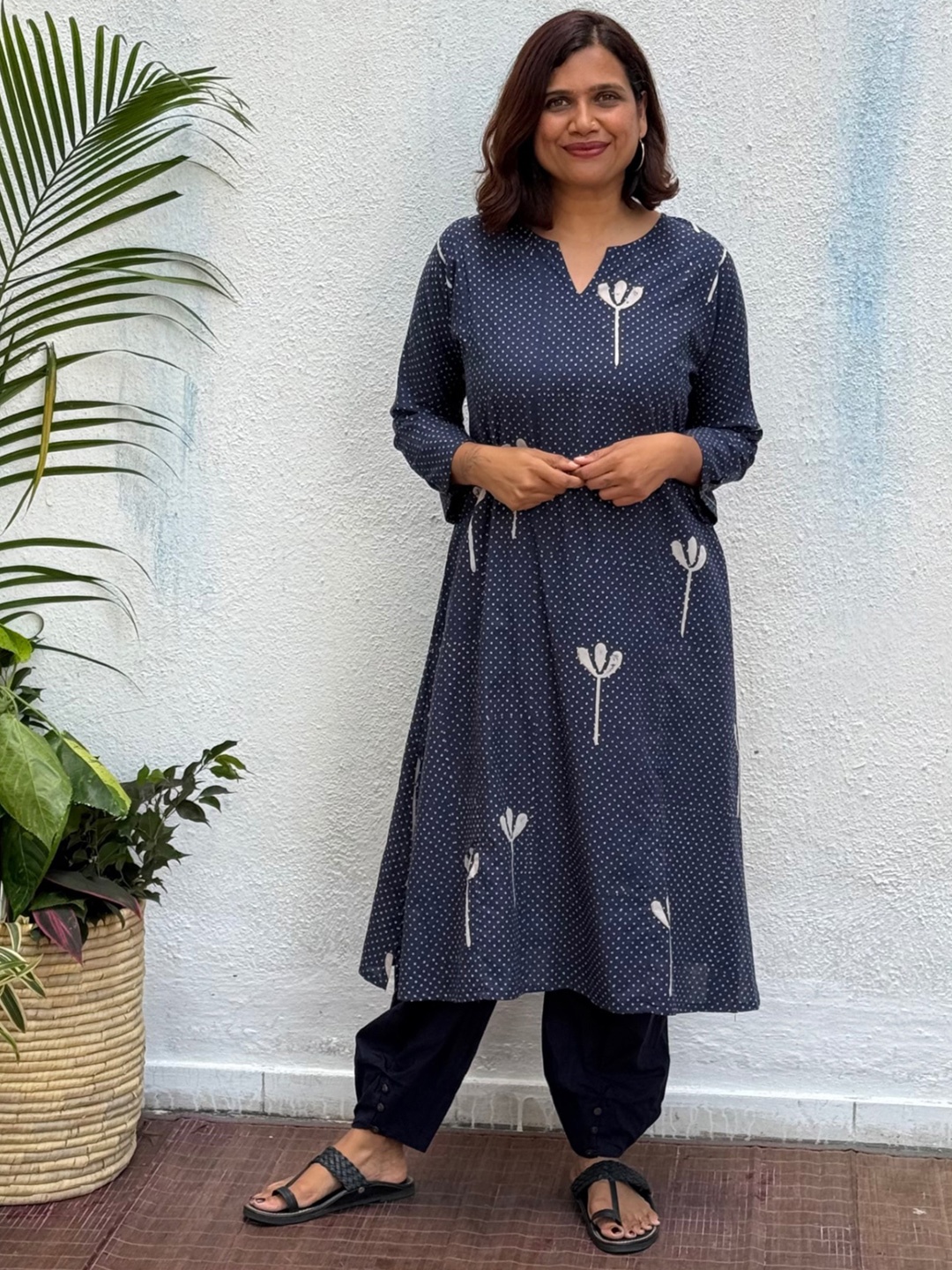 

Chidiyaa Roma Block Floral Printed Round Neck Cotton Straight Kurta, Blue