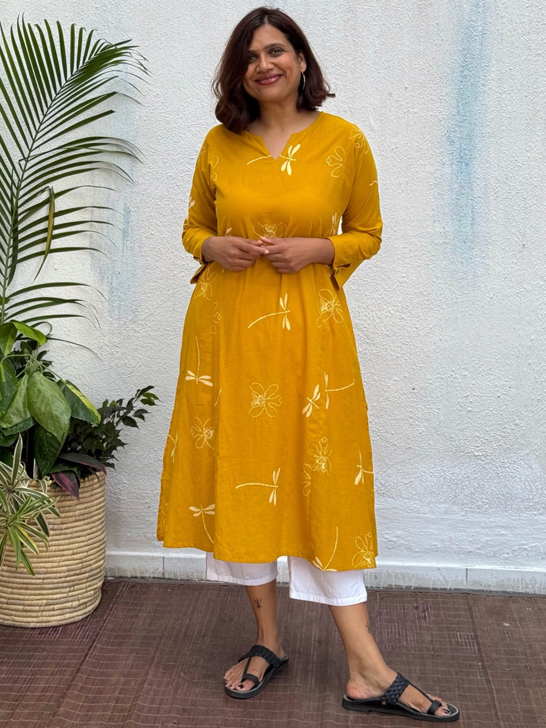 

Chidiyaa Aparna Floral Block Printed Pure Cotton Straight Kurta, Yellow