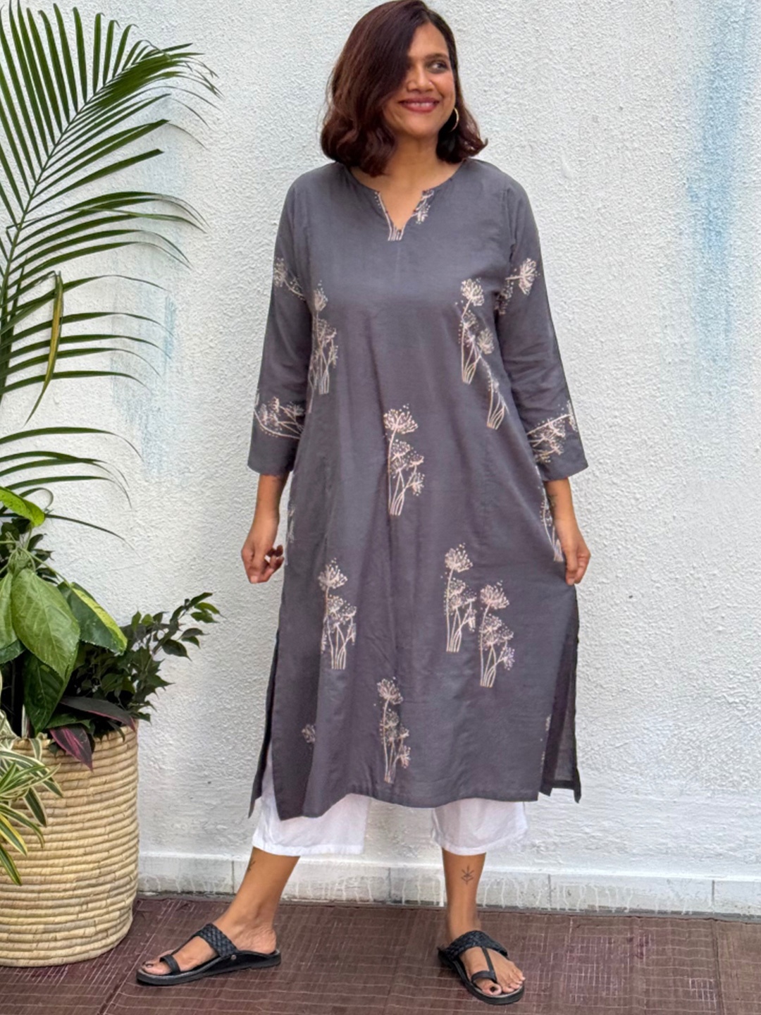 

Chidiyaa Nayab Floral Block Printed Pure Cotton Straight Kurta, Grey