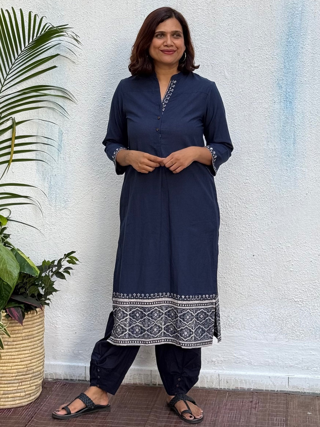 

Chidiyaa Floral Chashni Block Printed Mandarin Collar Cotton Straight Kurta, Blue