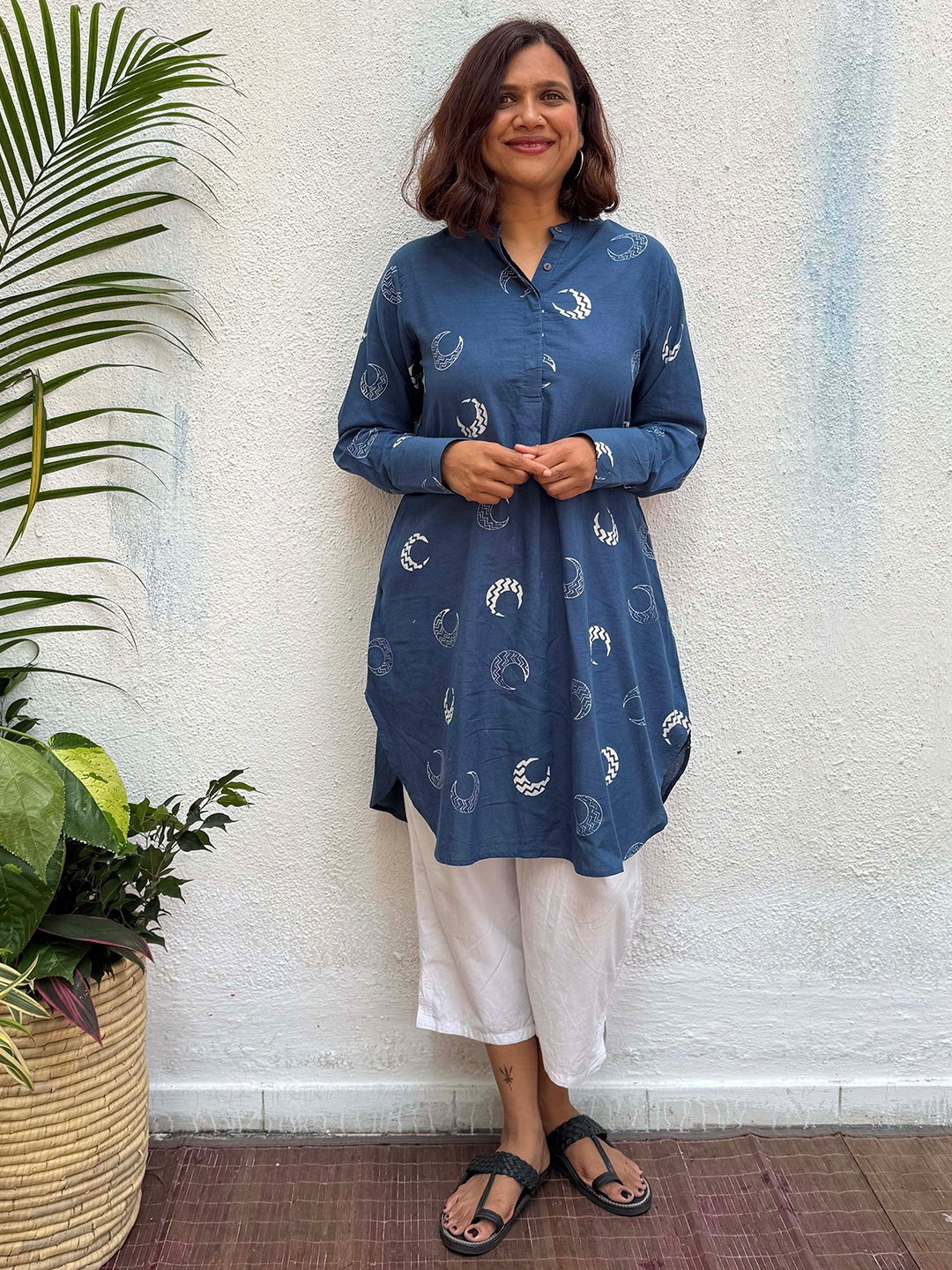 

Chidiyaa Ethnic Motifs Printed Mandarin Collar Pure Cotton Straight Kurta, Blue