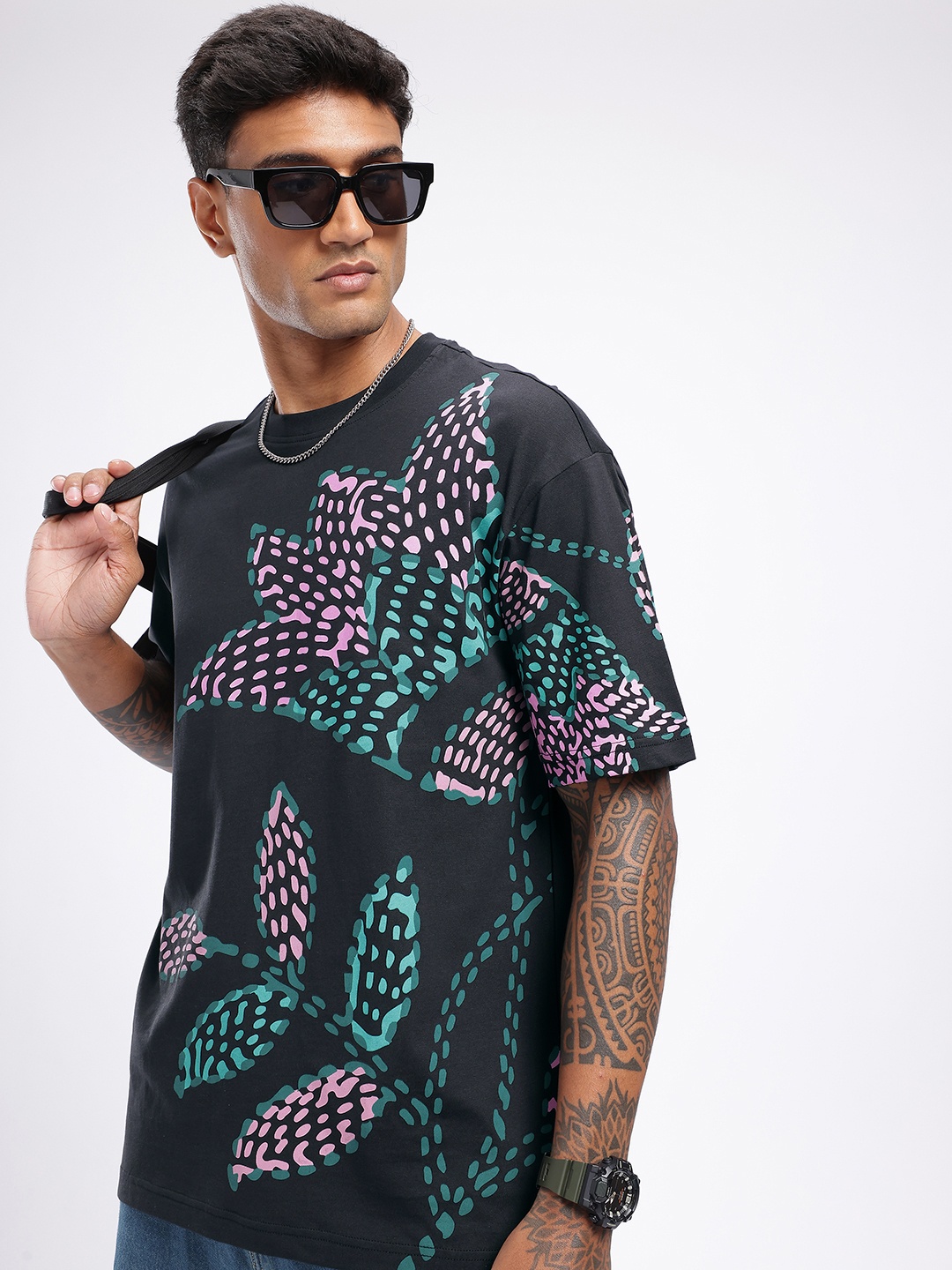 

glitchez Trendsetter Kanta Design Printed Oversized T-shirt, Black