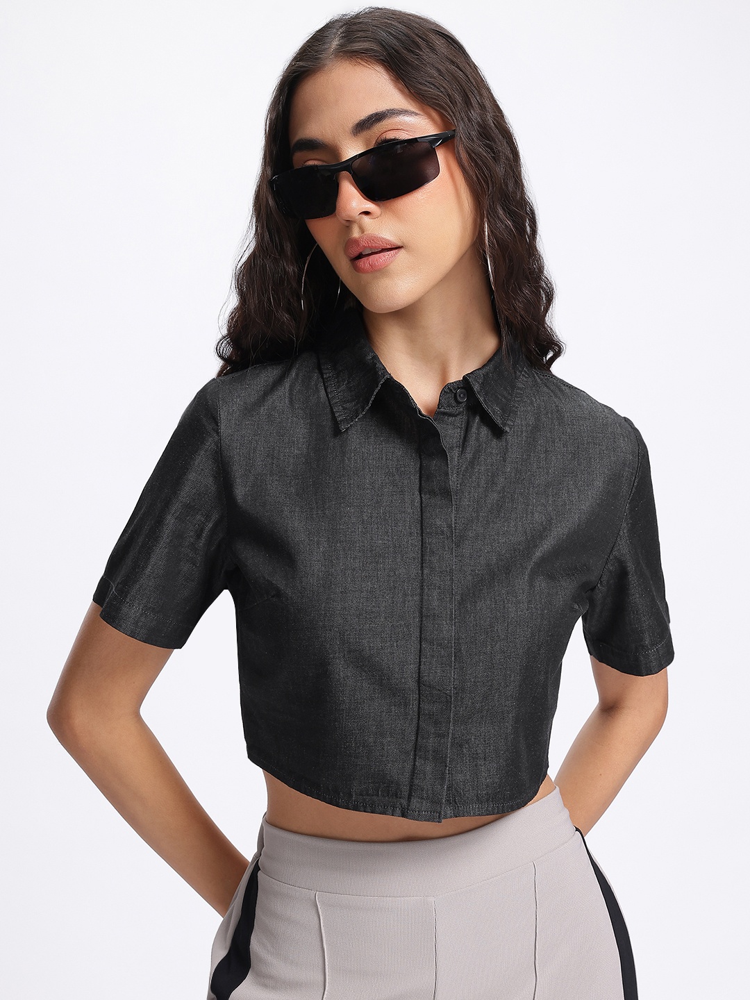 

glitchez Comfort Essentials Button-Down Crop Shirt, Black