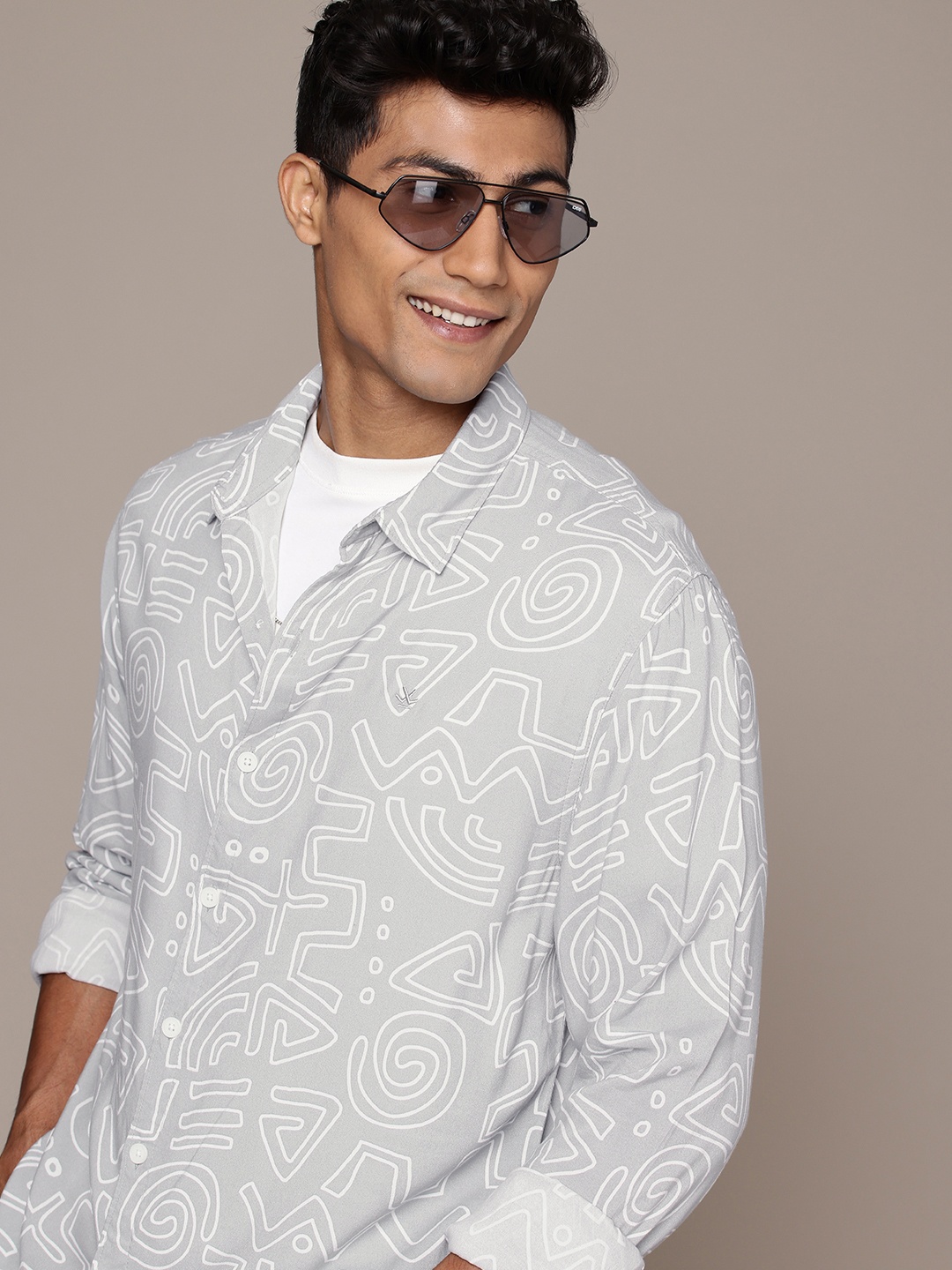 

WROGN Comfort Fit Geometric Printed Casual Shirt, Grey
