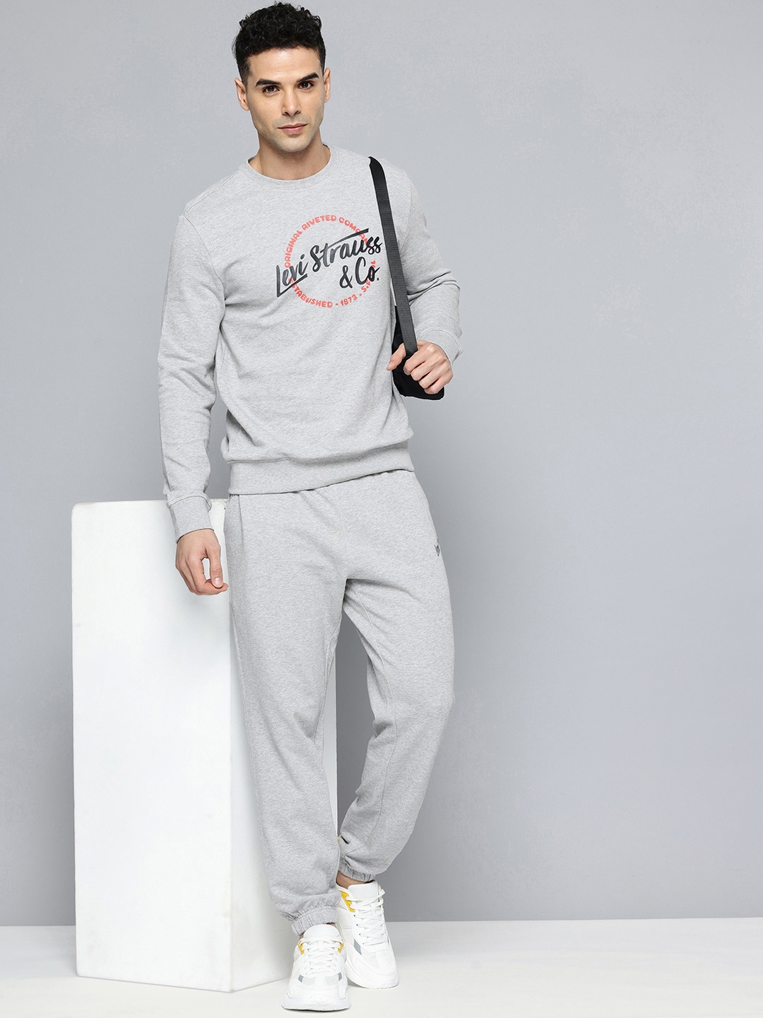 

Levis Pure Cotton Brand Logo Printed Loose Fit Sweatshirt With Joggers, Grey