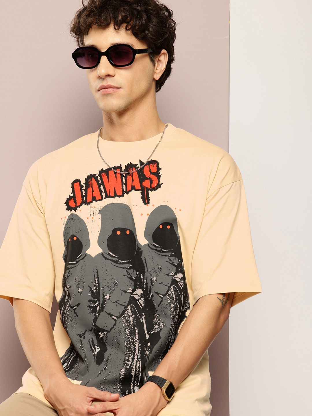 

Kook N Keech Star Wars Printed Drop-Shoulder Sleeves Oversized T-shirt, Cream