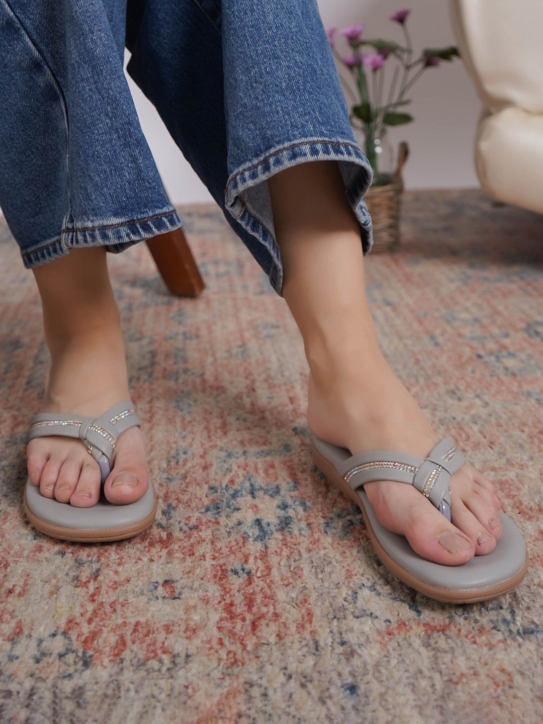 

Shezone Women Round Toe One Toe Flats, Grey