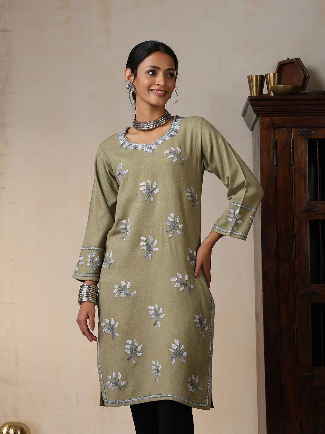 

HOC Crafts Aari Woollen Straight Kurta, Olive