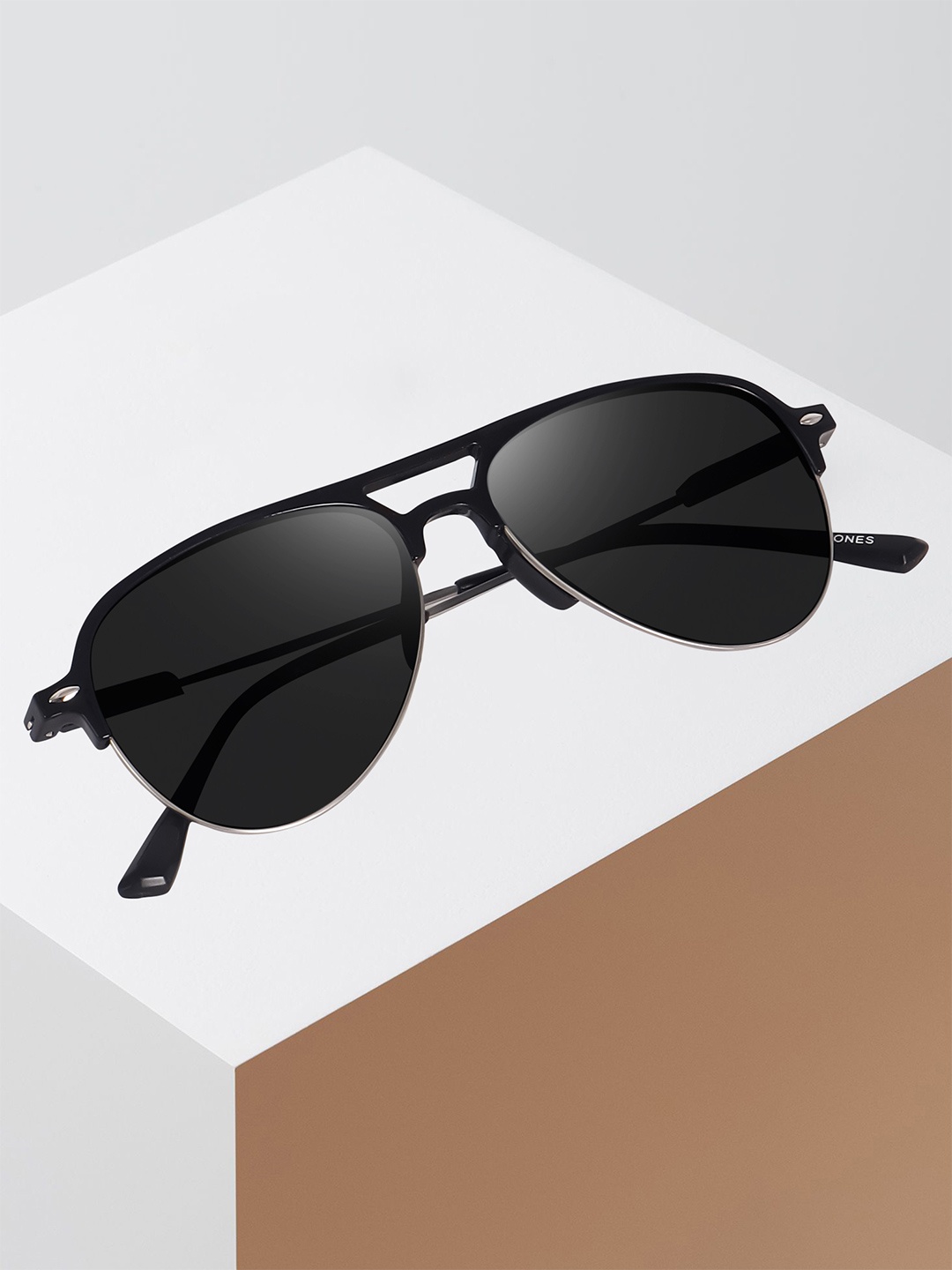 

Peter Jones Eyewear Unisex Aviator Sunglasses with UV Protected Lens, Black