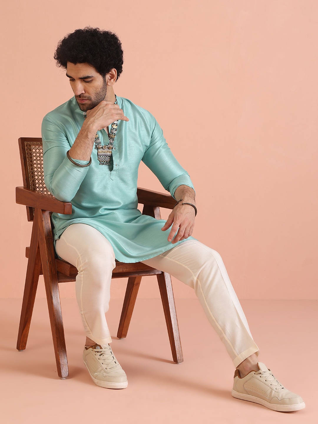

KISAH Mandarin Collar Straight Kurta With Trousers, Green