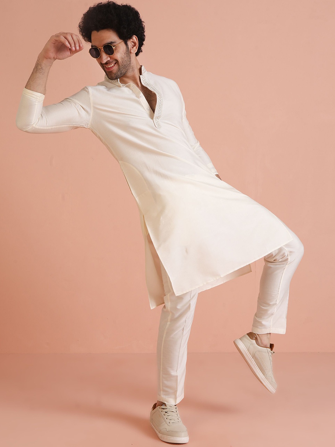 

KISAH Mandarin Collar Beads and Stones Straight Kurta With Trouser, Off white